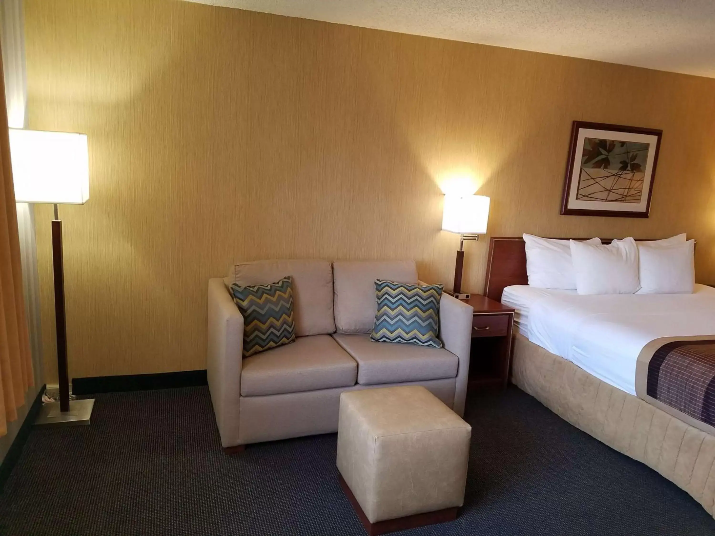 Photo of the whole room in Best Western Cascadia Inn