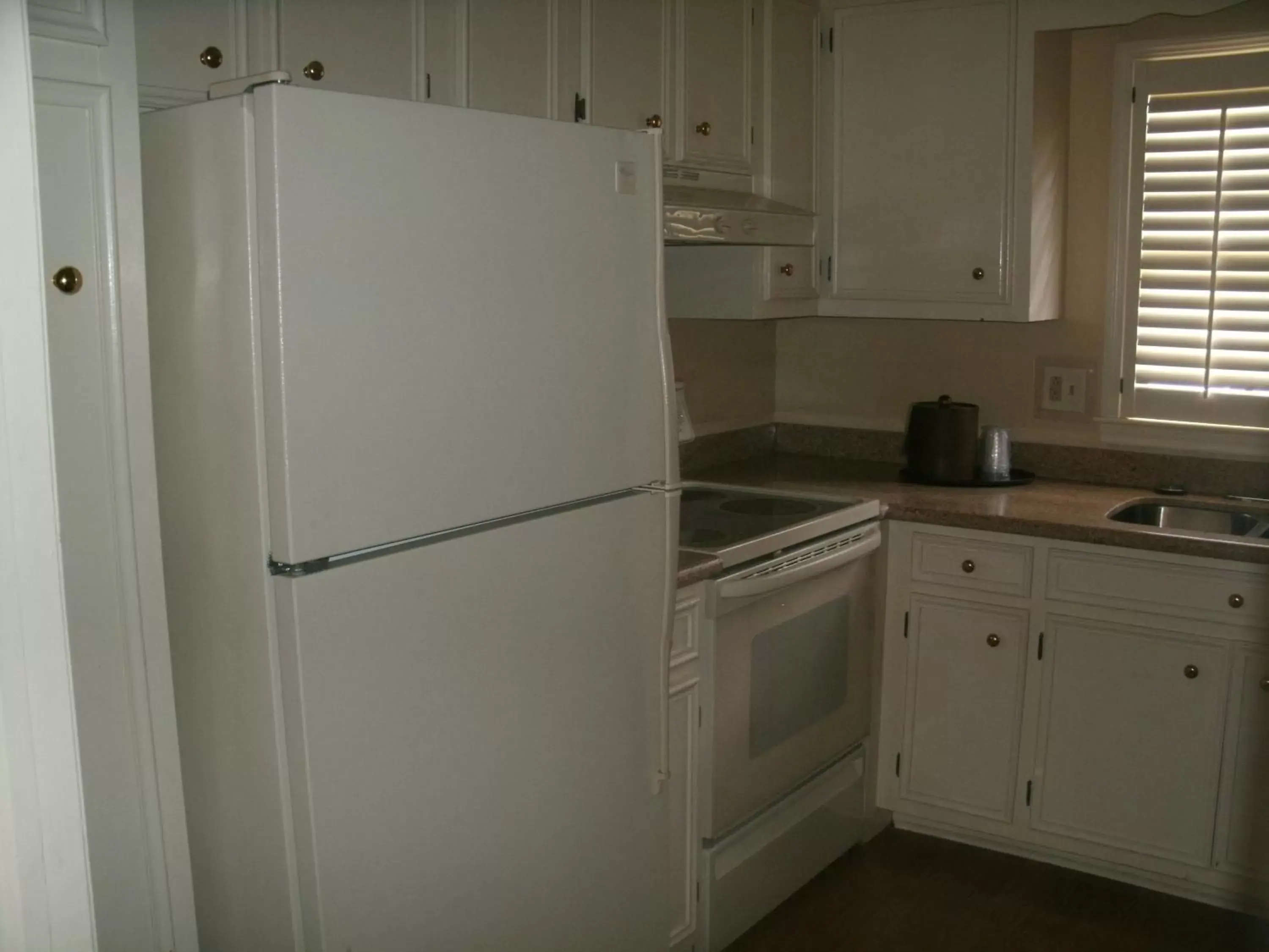 Kitchen or kitchenette, Kitchen/Kitchenette in Merry Acres Inn