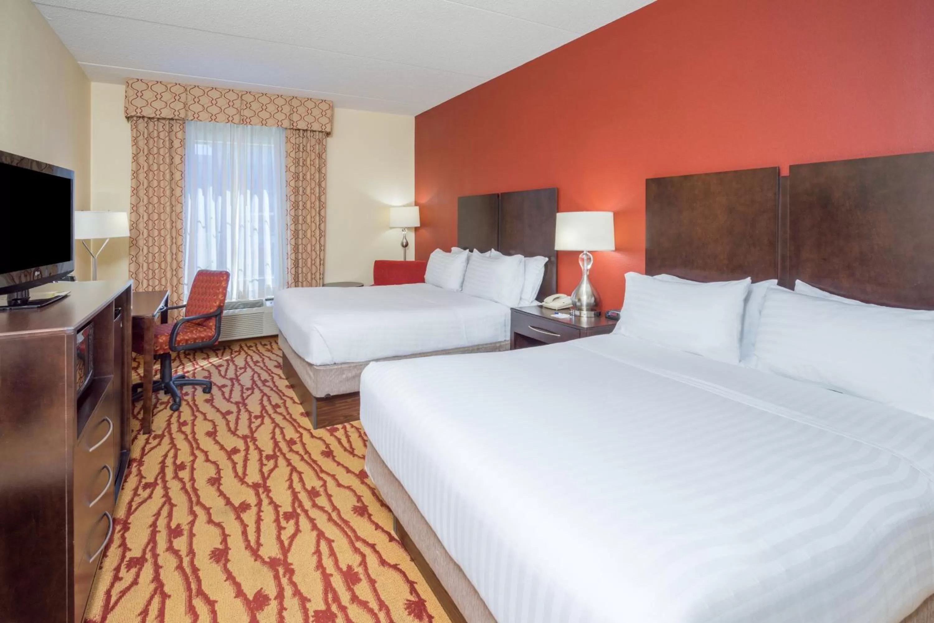 Photo of the whole room, Bed in Holiday Inn Express Hanover by IHG