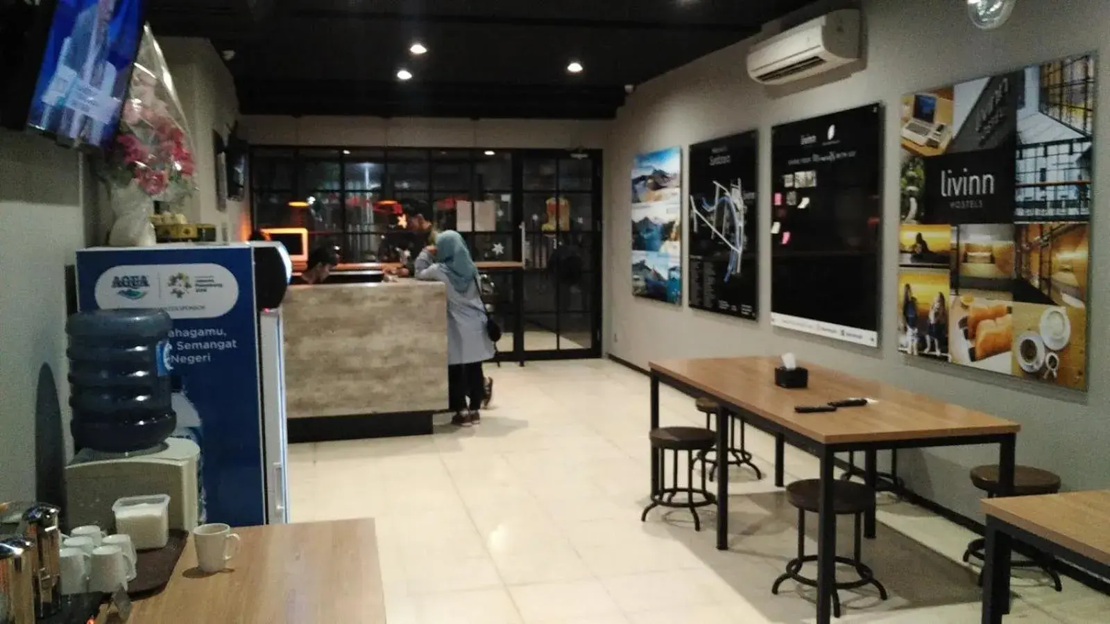 Lounge/Bar in Livinn Hostel City Center Surabaya