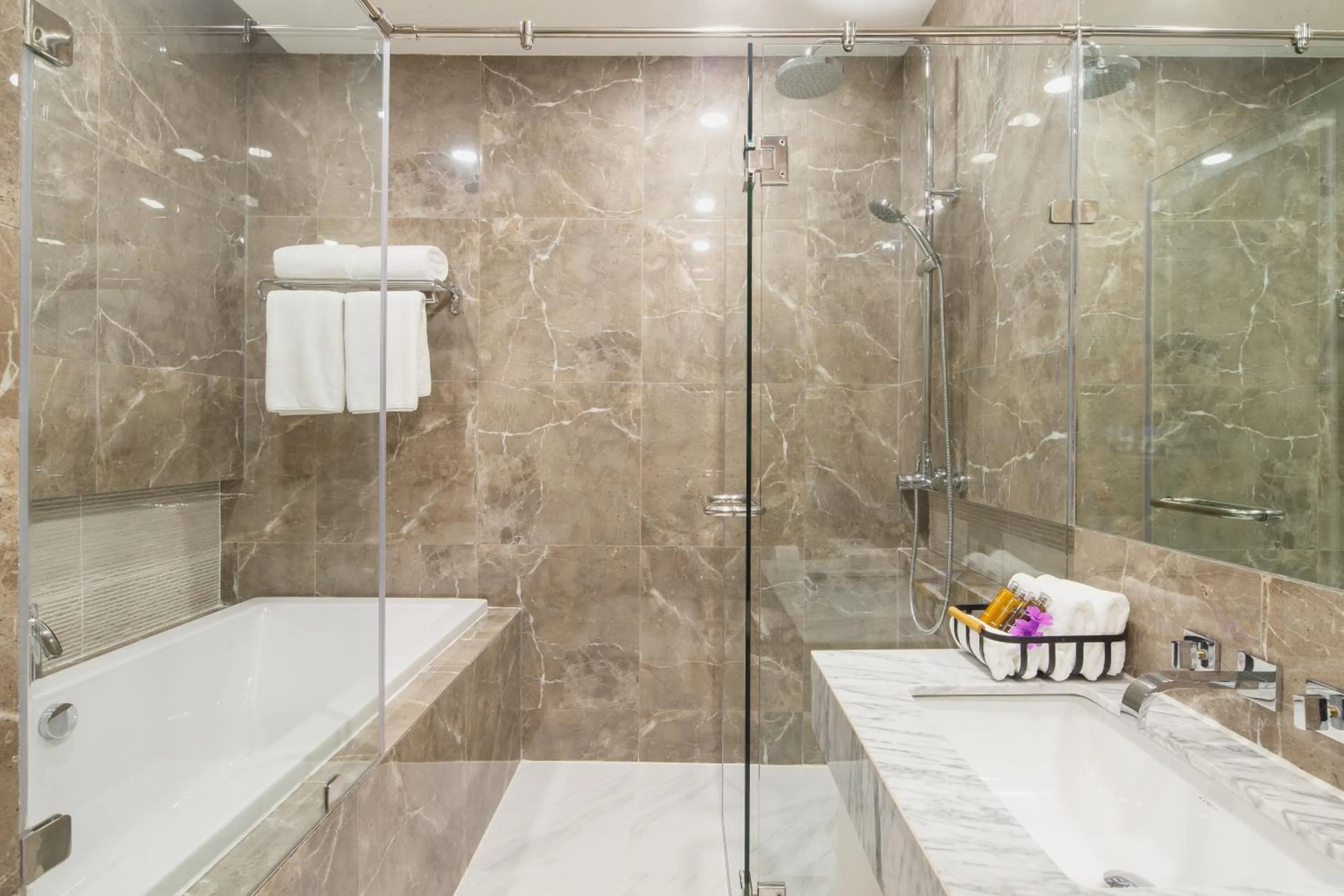 Shower in Parc Borough City Resort