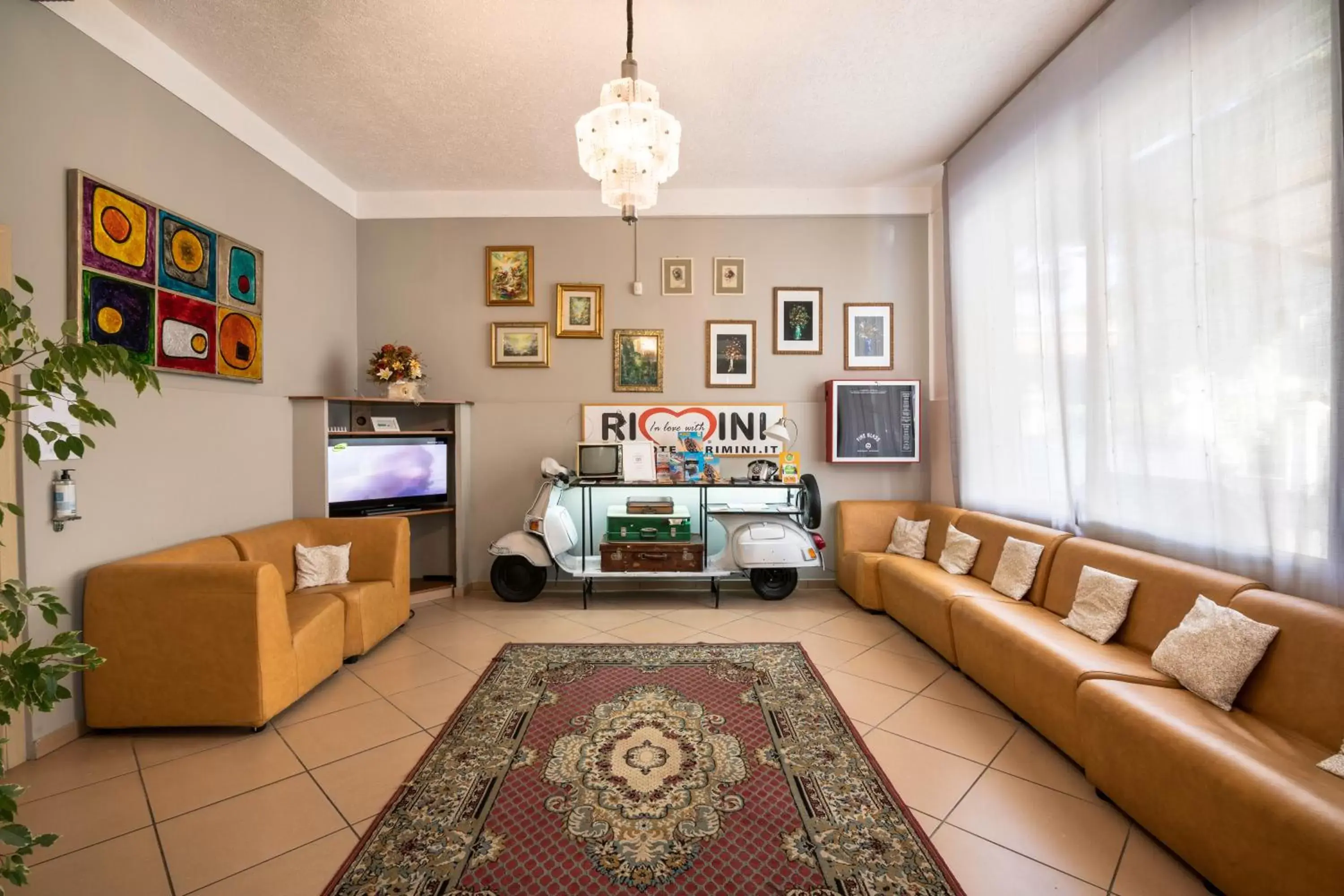 TV and multimedia, Seating Area in Hotel Ausonia