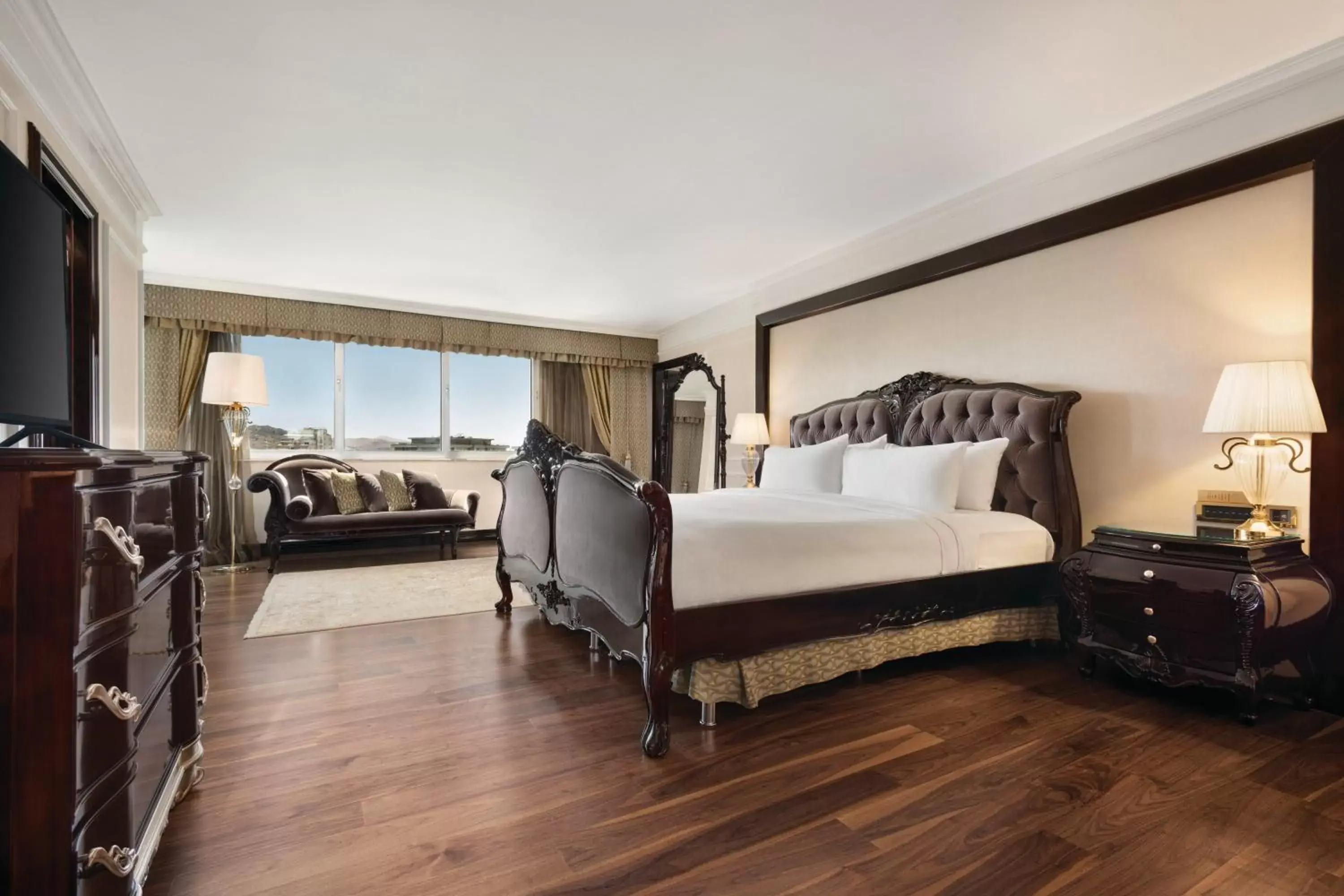 Bedroom, Bed in Wyndham Grand Kayseri