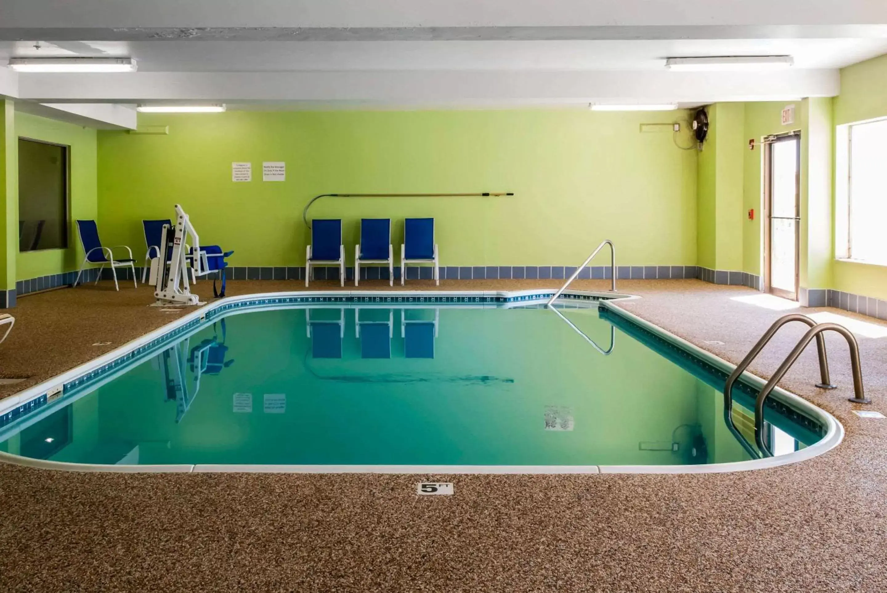 On site, Swimming Pool in Sleep Inn Saint Charles