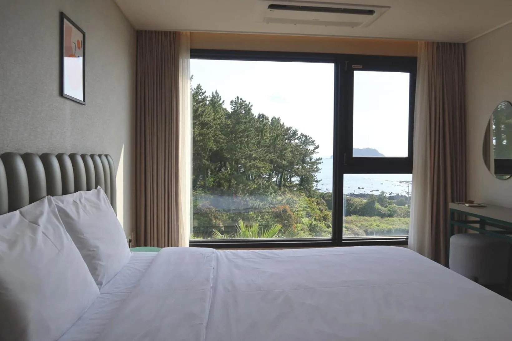 Decorative detail, Bed in Hotel Seogwipean