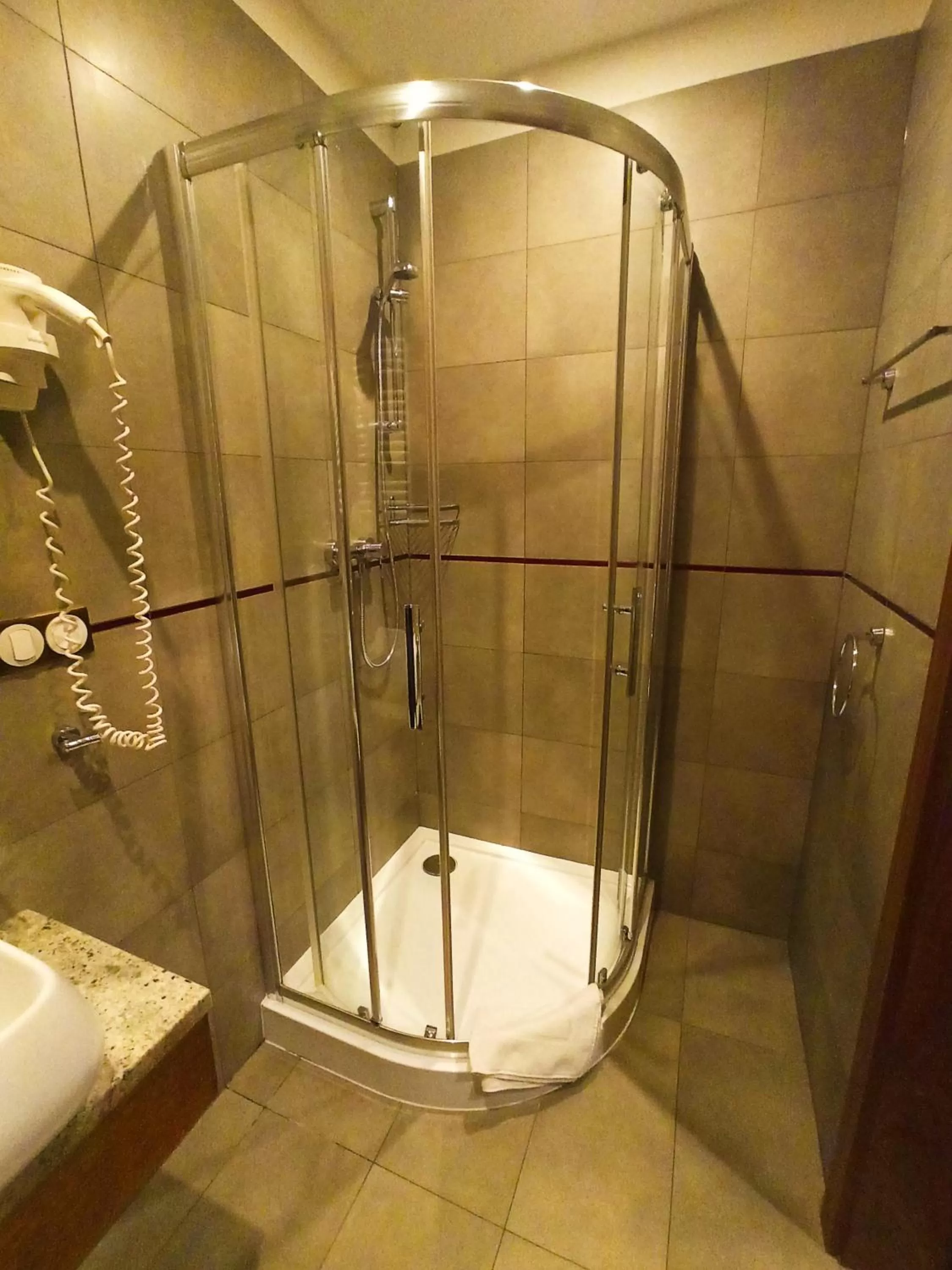 Shower in Hotel Modus