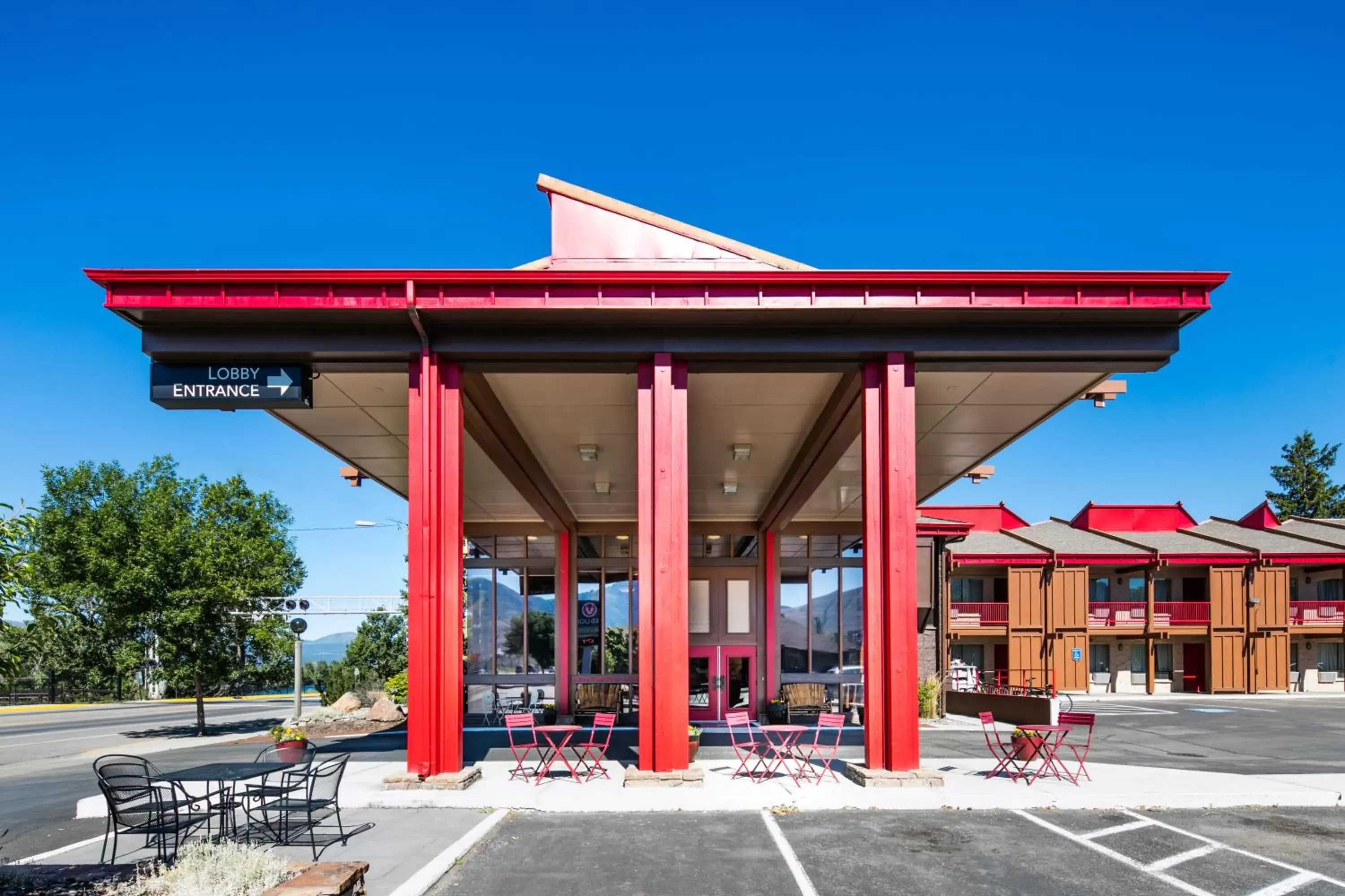 Facade/entrance, Property Building in Red Lion Inn & Suites Missoula