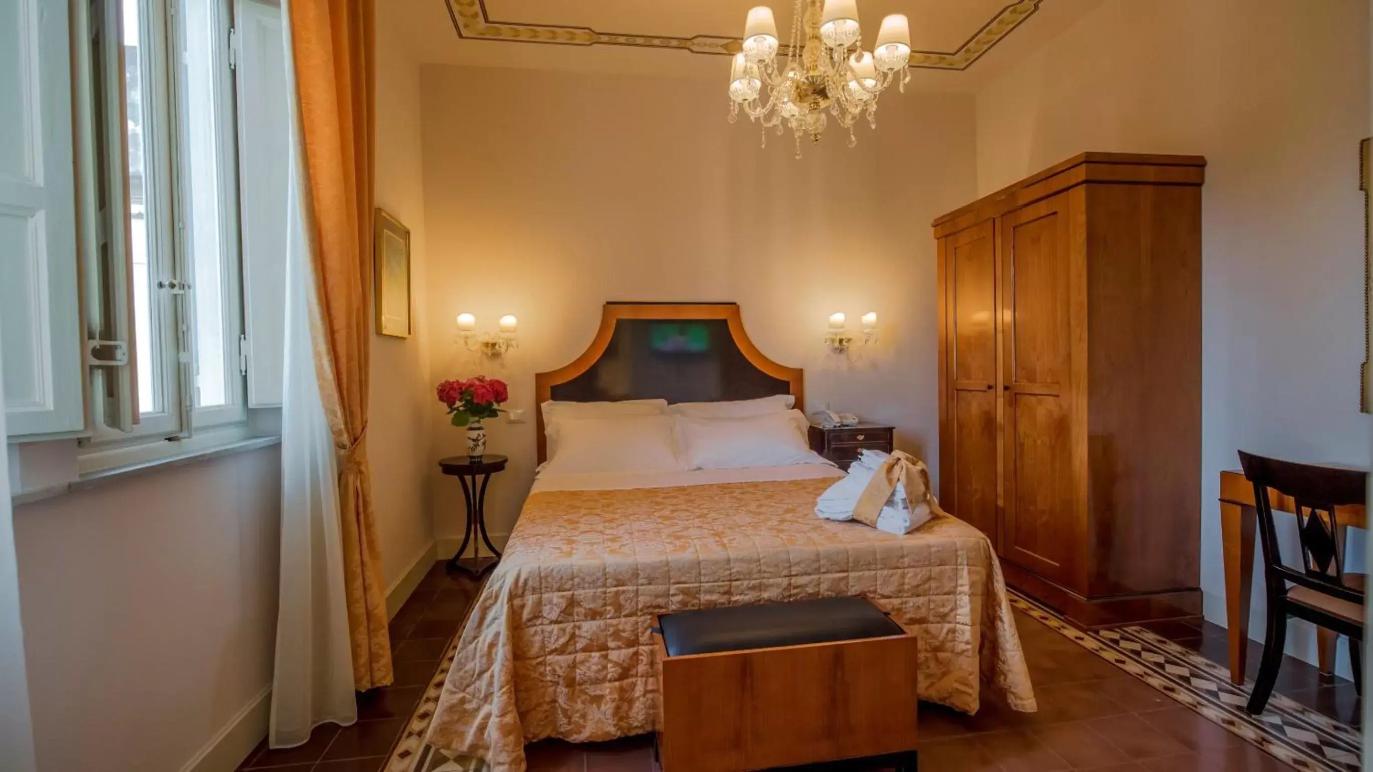 Photo of the whole room, Bed in Lucca in Azzurro Maison de Charme