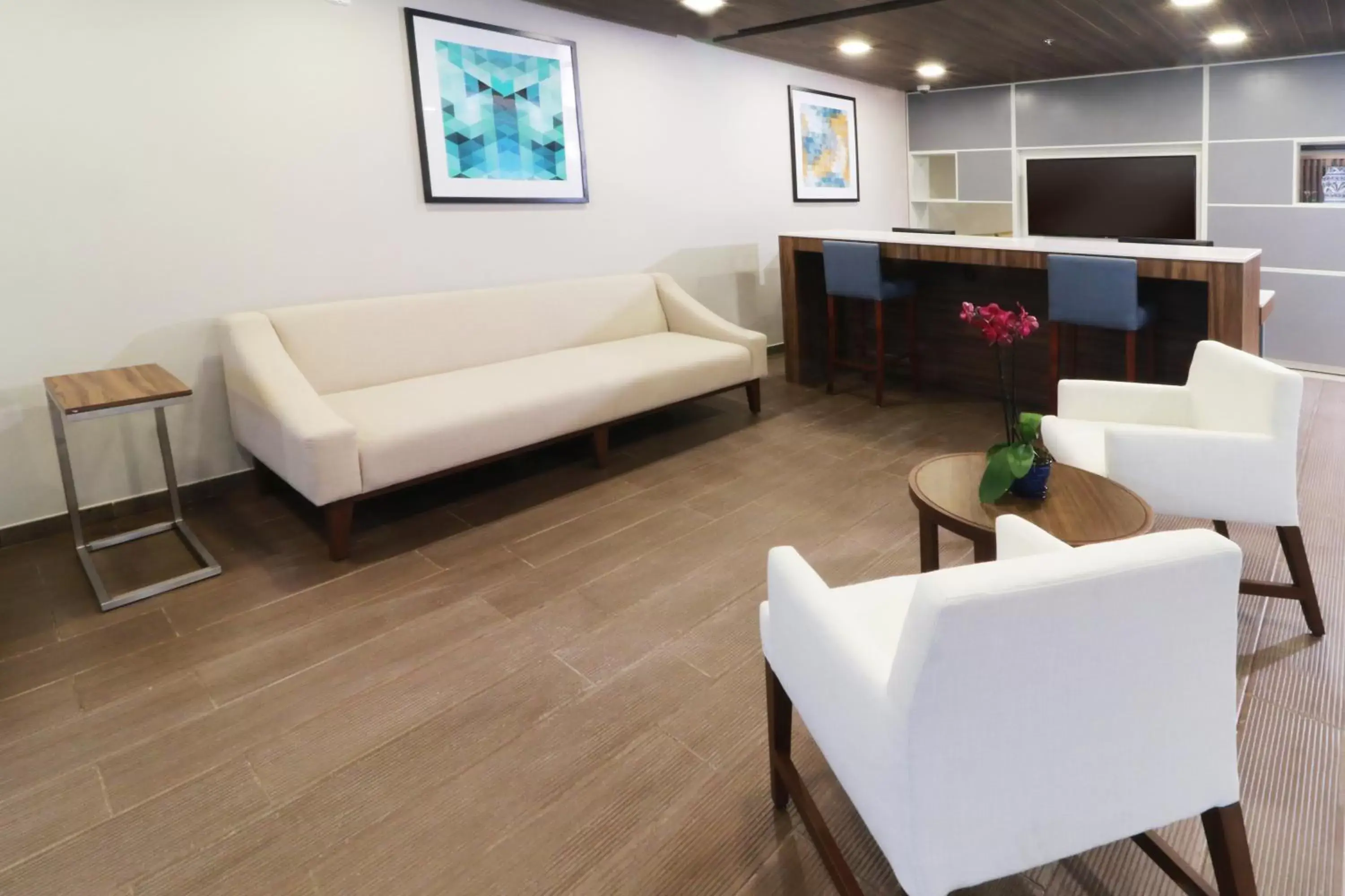 Property building, Seating Area in Holiday Inn Express & Suites - Playa del Carmen, an IHG Hotel