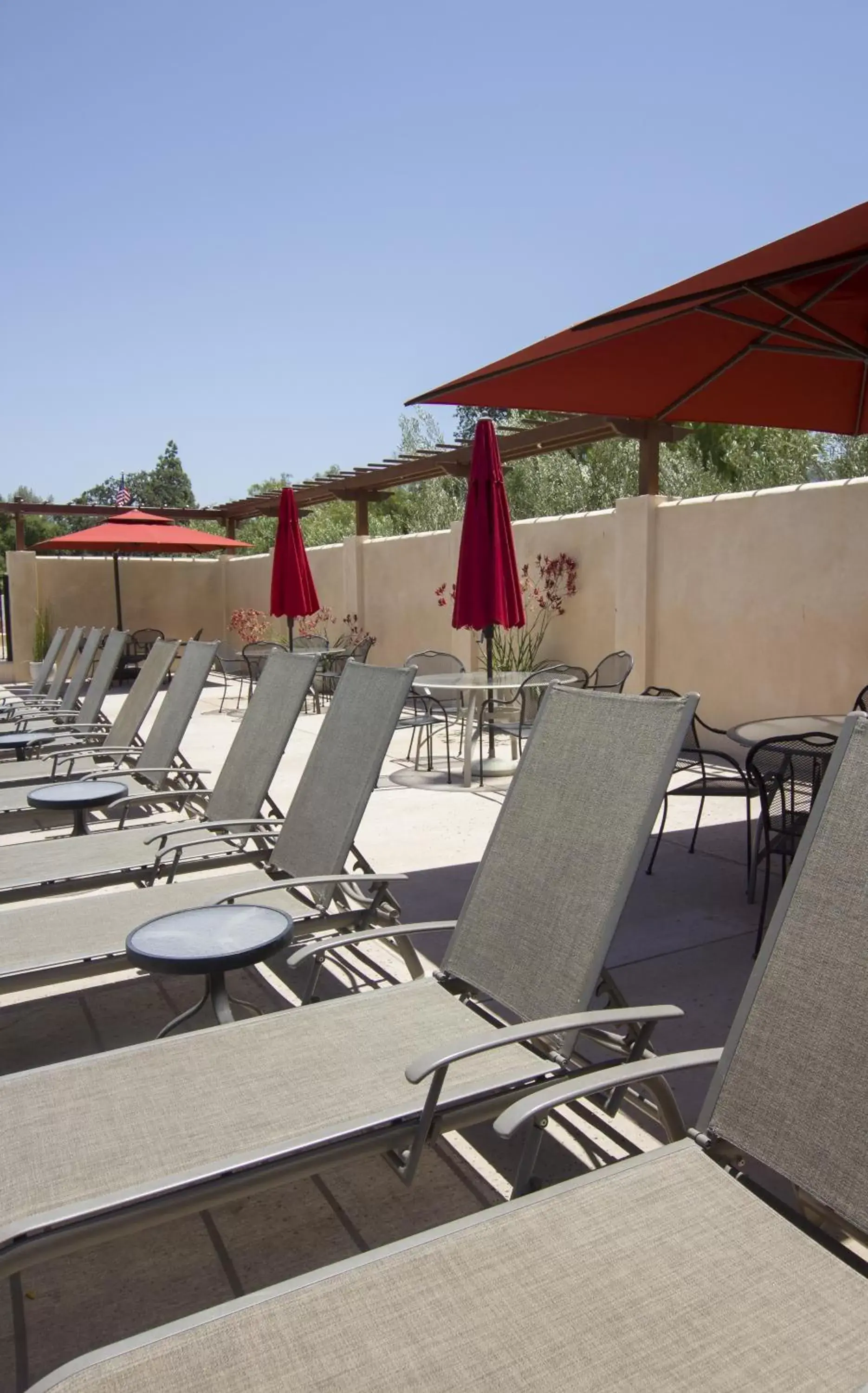 Swimming pool in Casa Ojai Inn