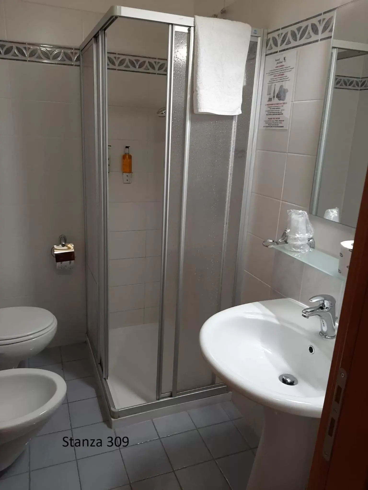Bathroom in Hotel Pizboè