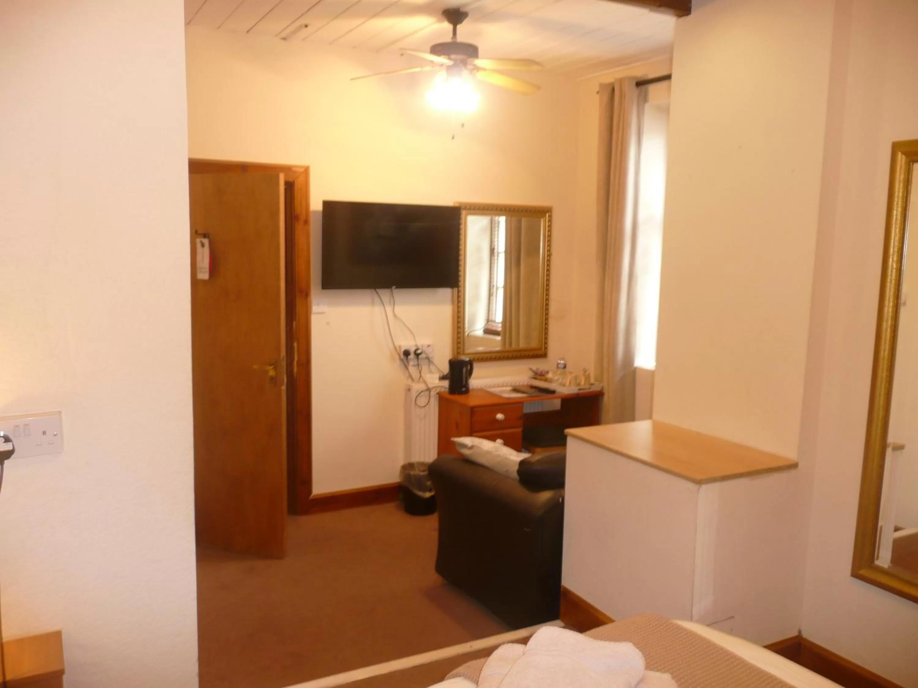 Seating area, Bed in Noble Lands