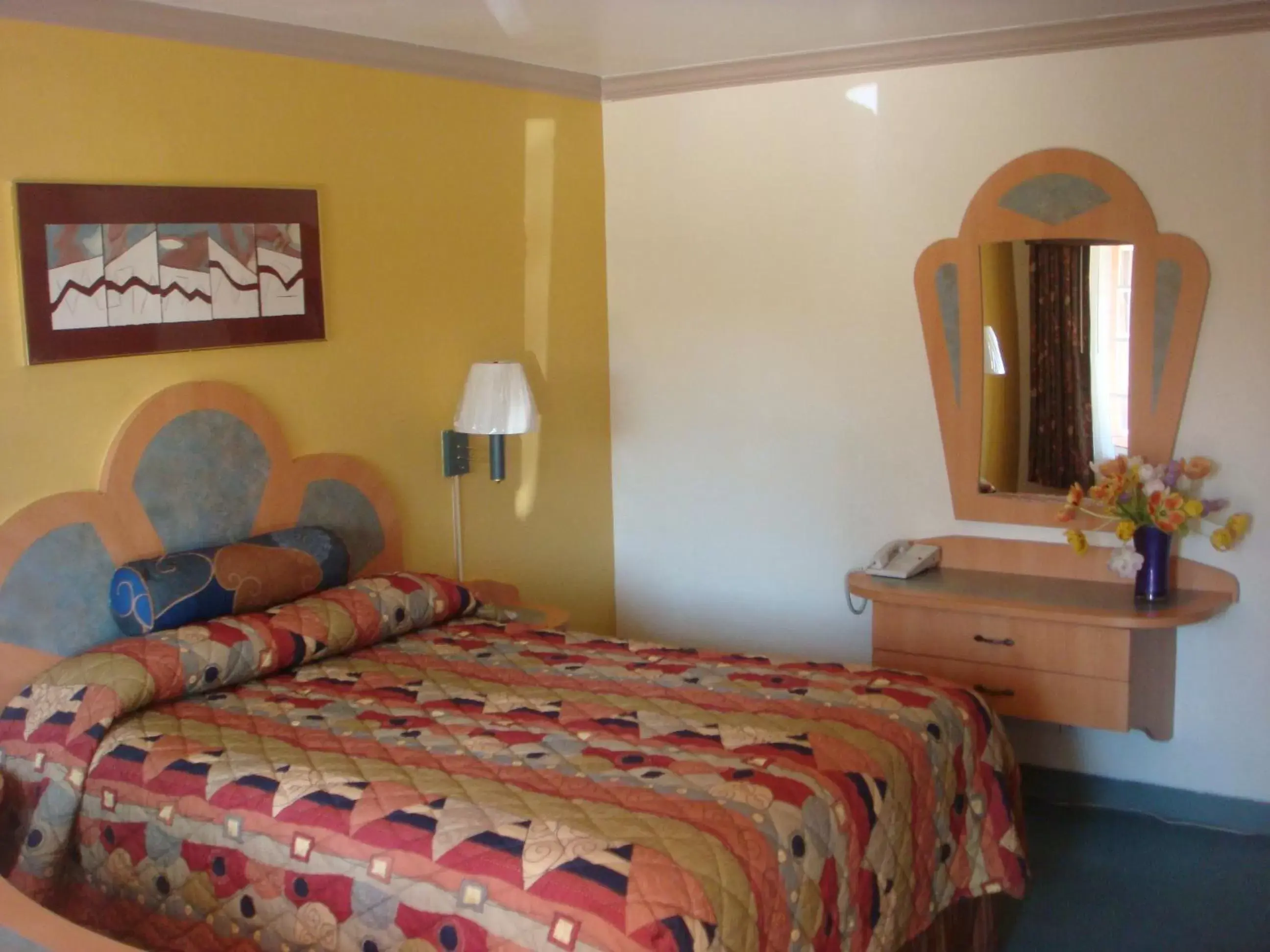 Bed in Economy Inn Los Banos Bed in Economy Inn Los Banos