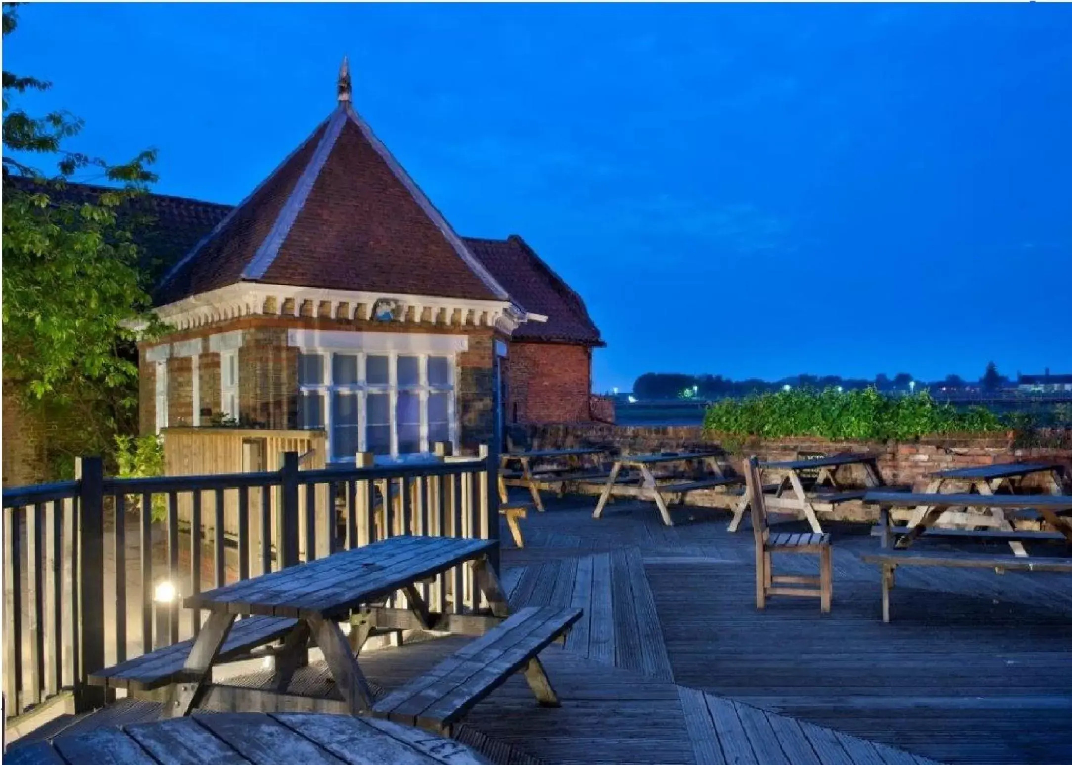 Garden, Property Building in Globe Hotel Wetherspoon