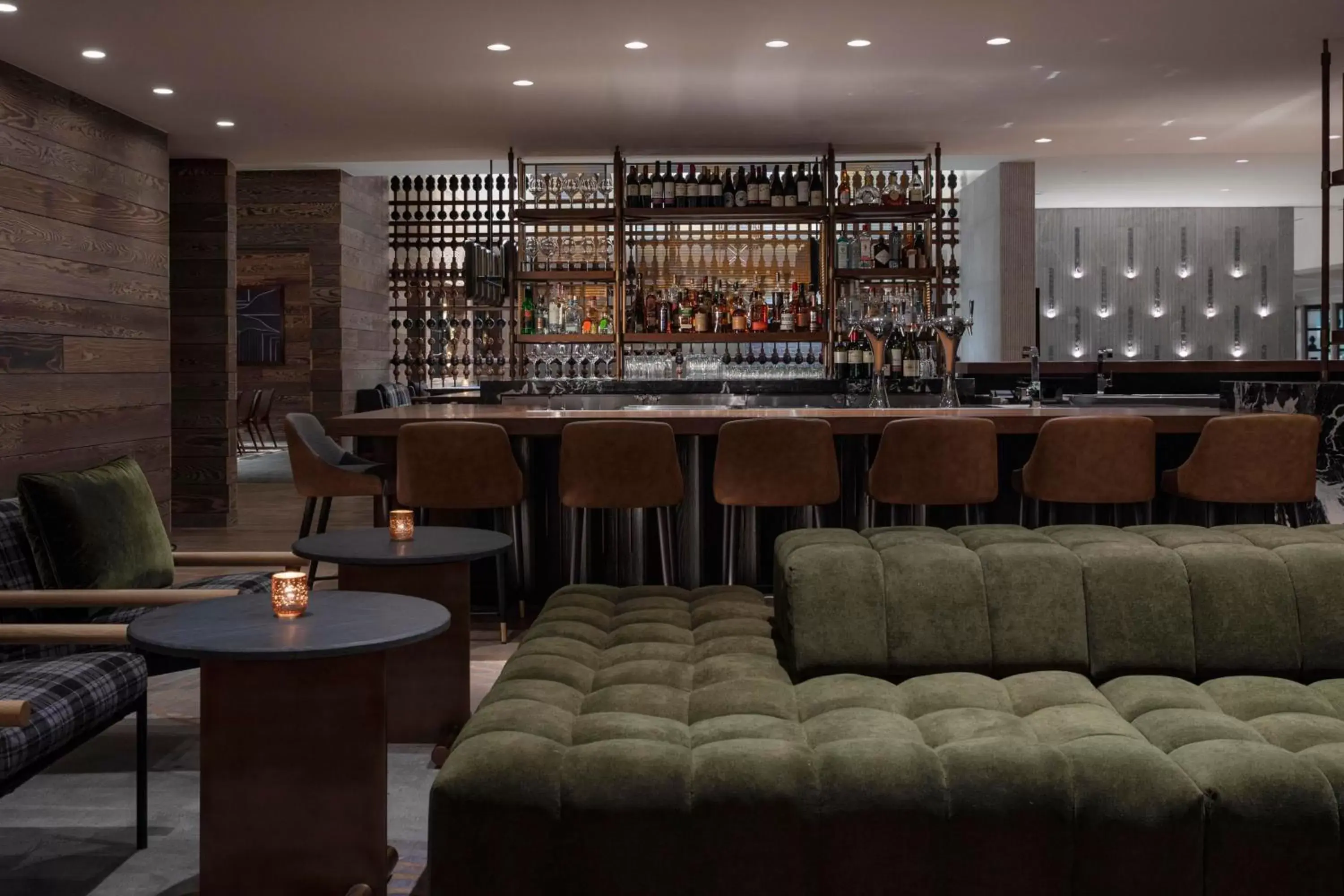 Lounge or bar, Lounge/Bar in The Hythe, a Luxury Collection Resort, Vail