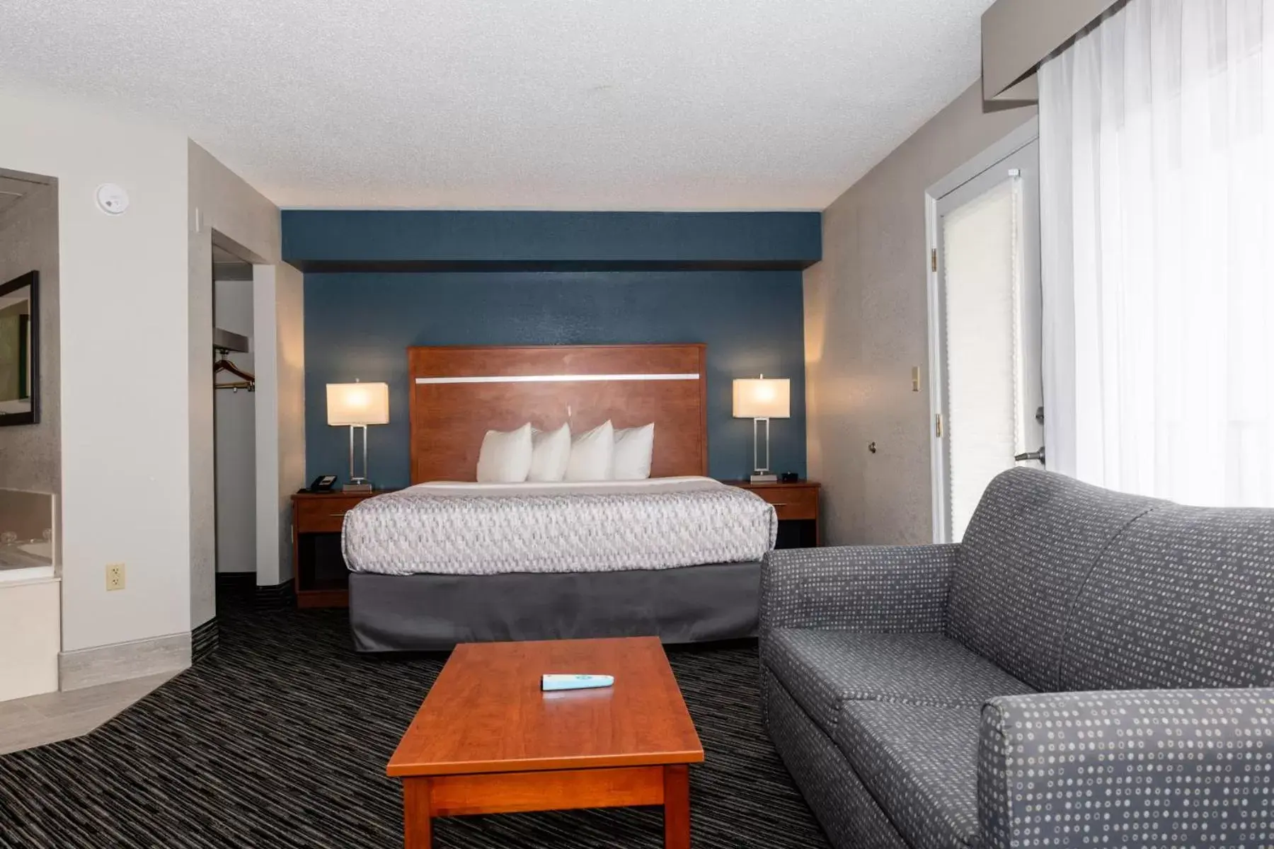 Photo of the whole room, Bed in Twin Mountain Inn & Suites