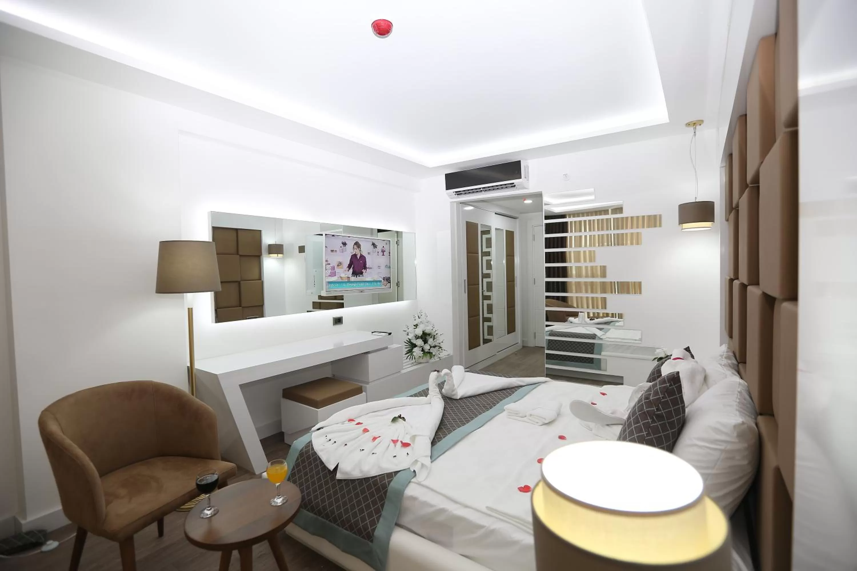 Bed in Elips Royal Hotel & SPA