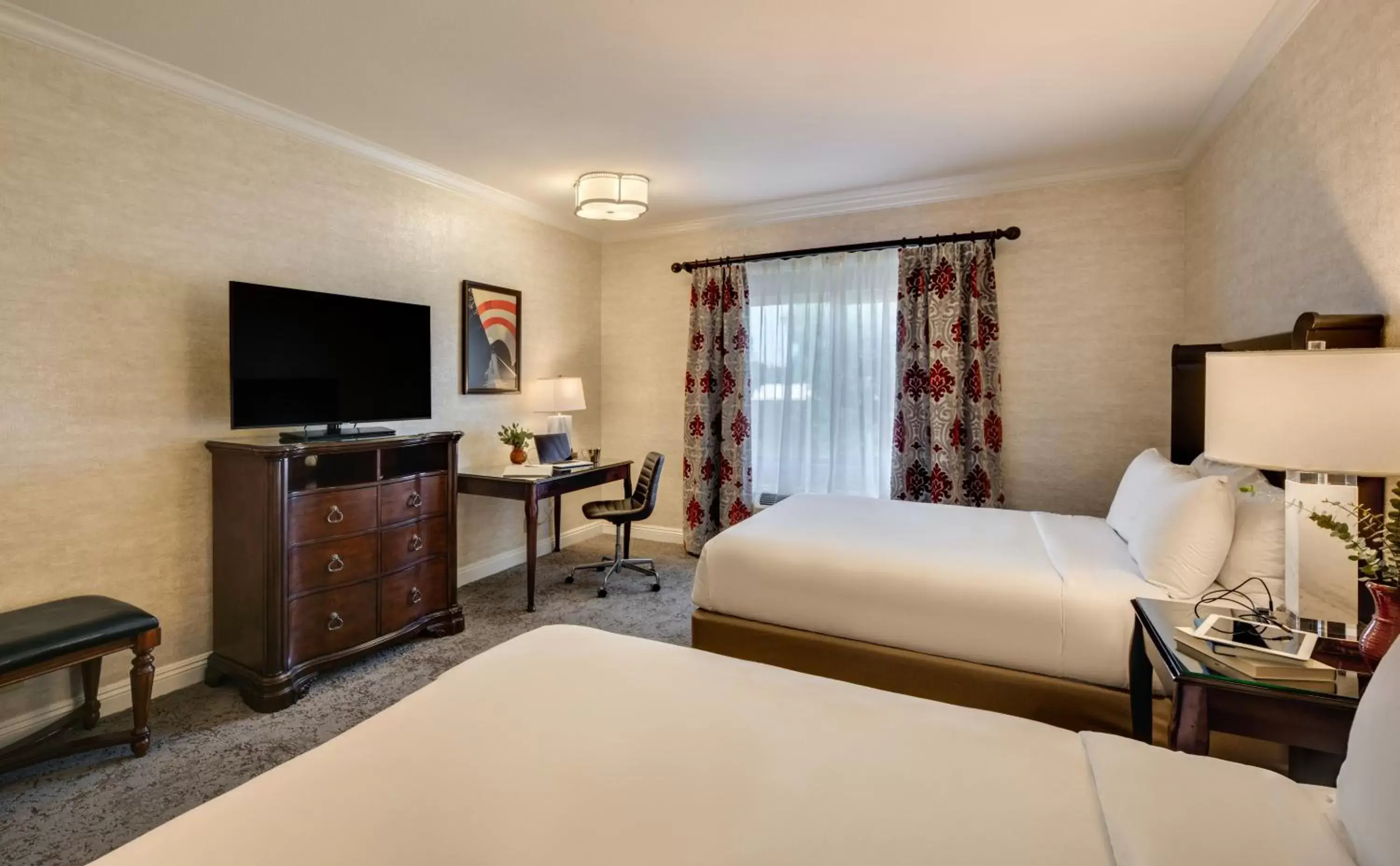 Bed in Ayres Hotel Costa Mesa Newport Beach