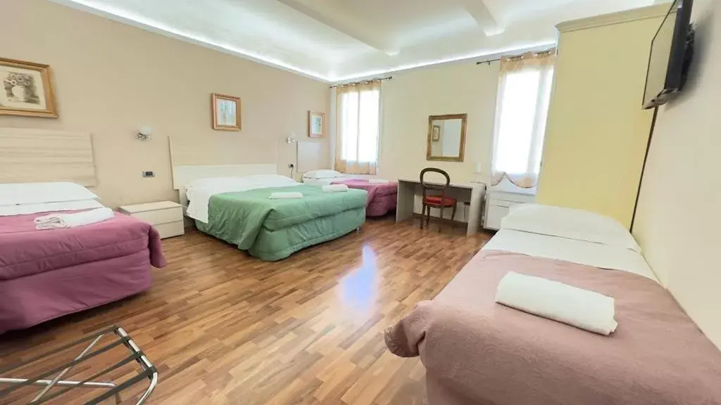 Bedroom in PICCOLO HOTEL Con Access ZTL !!! Ɲel Ƈentro Storico di Ƒirenze !!!