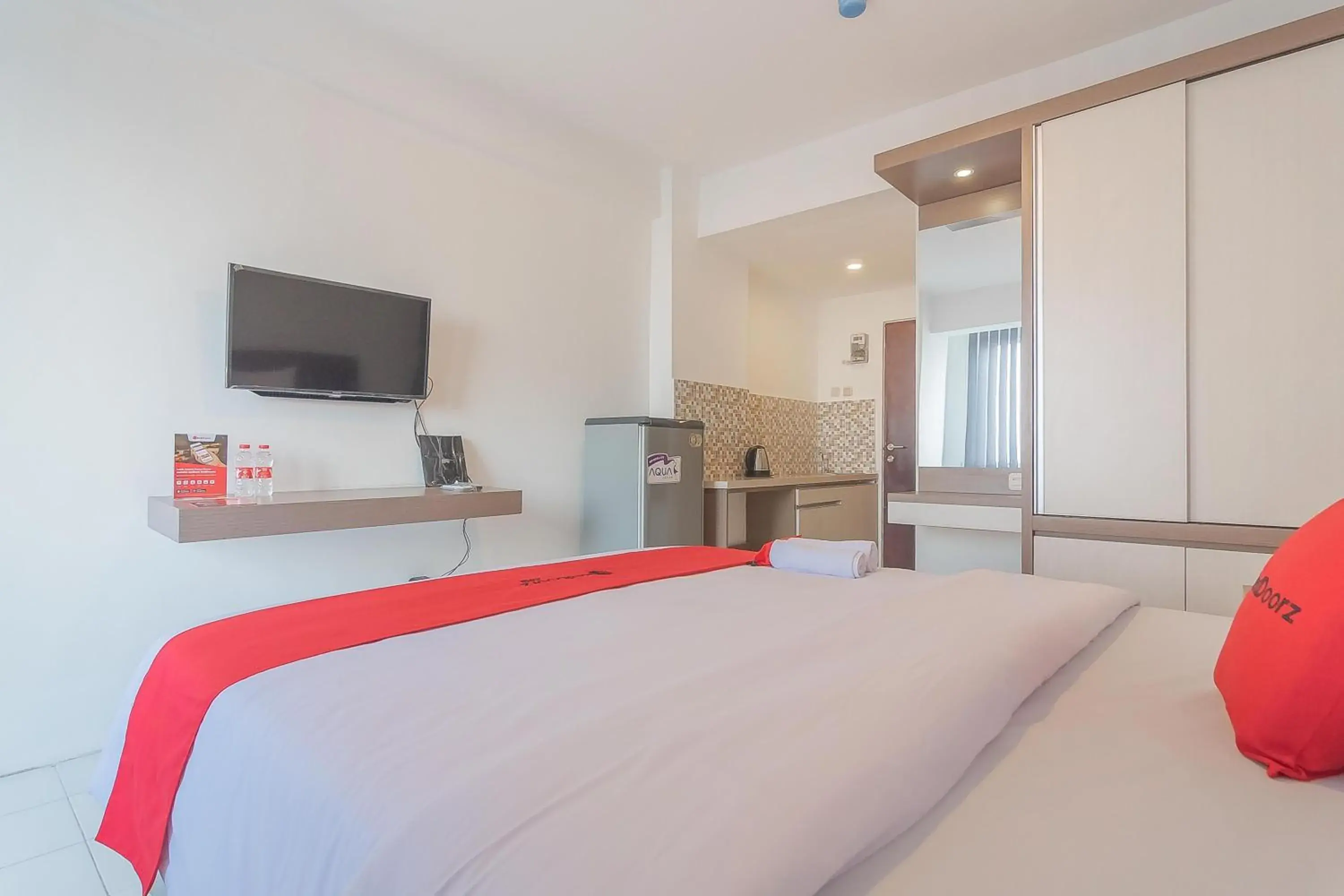 Bed in RedDoorz Apartment @ Emerald Towers Bandung