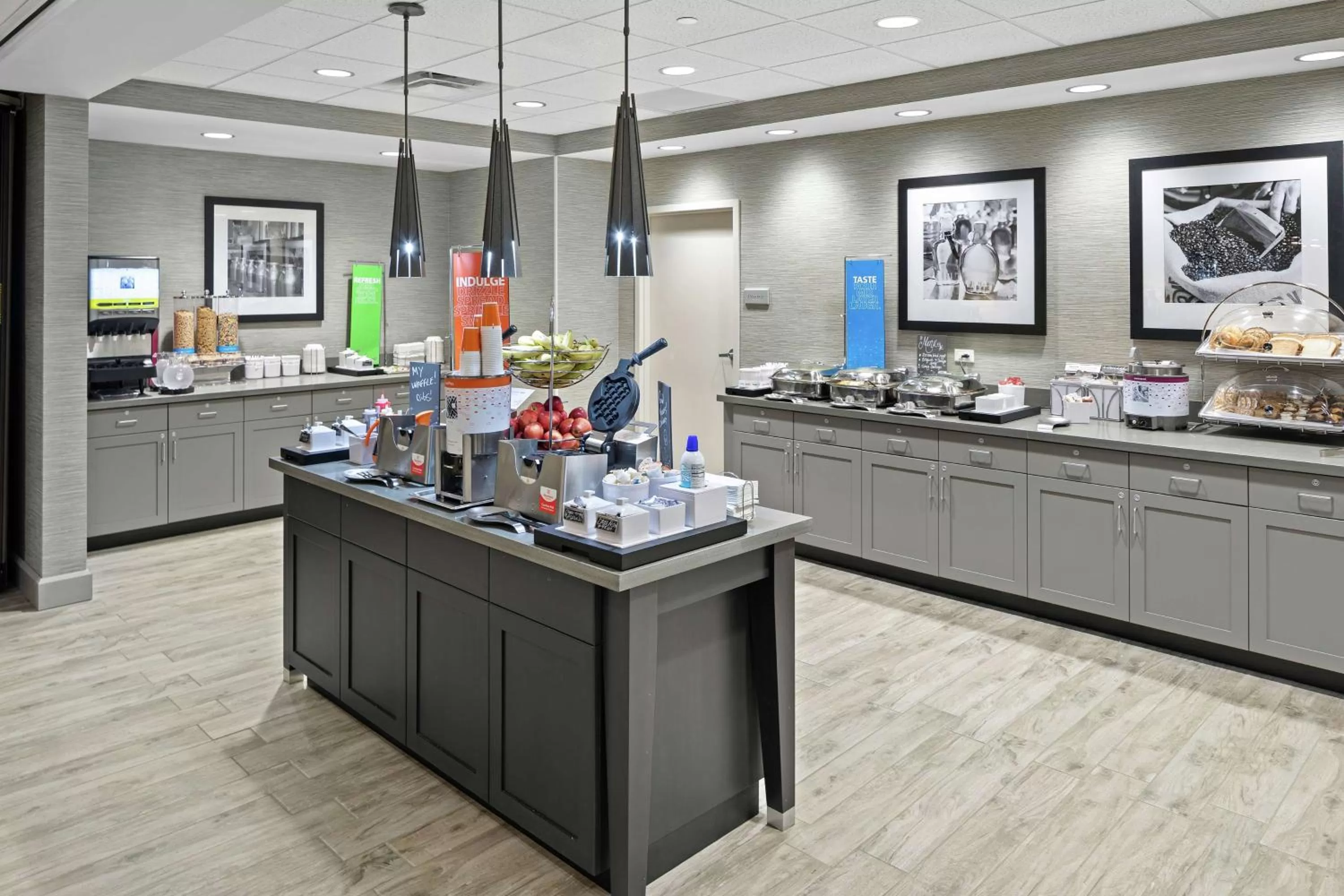 Restaurant/places to eat in Hampton Inn & Suites Cranberry Township/Mars