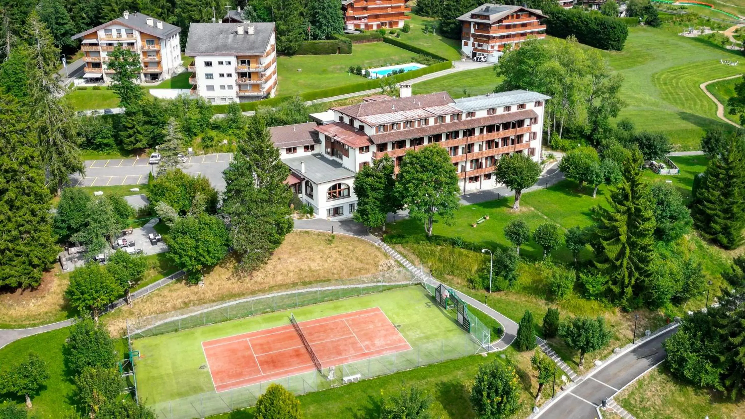 Tennis court, Bird's-eye View in Victoria Hotel & Residence