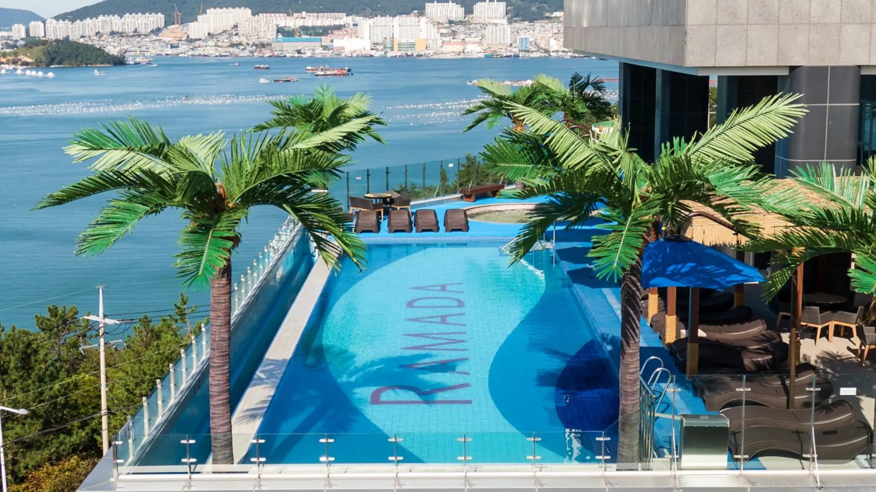 Swimming pool in Ramada Plaza by Wyndham Dolsan Yeosu Swimming pool in Ramada Plaza by Wyndham Dolsan Yeosu