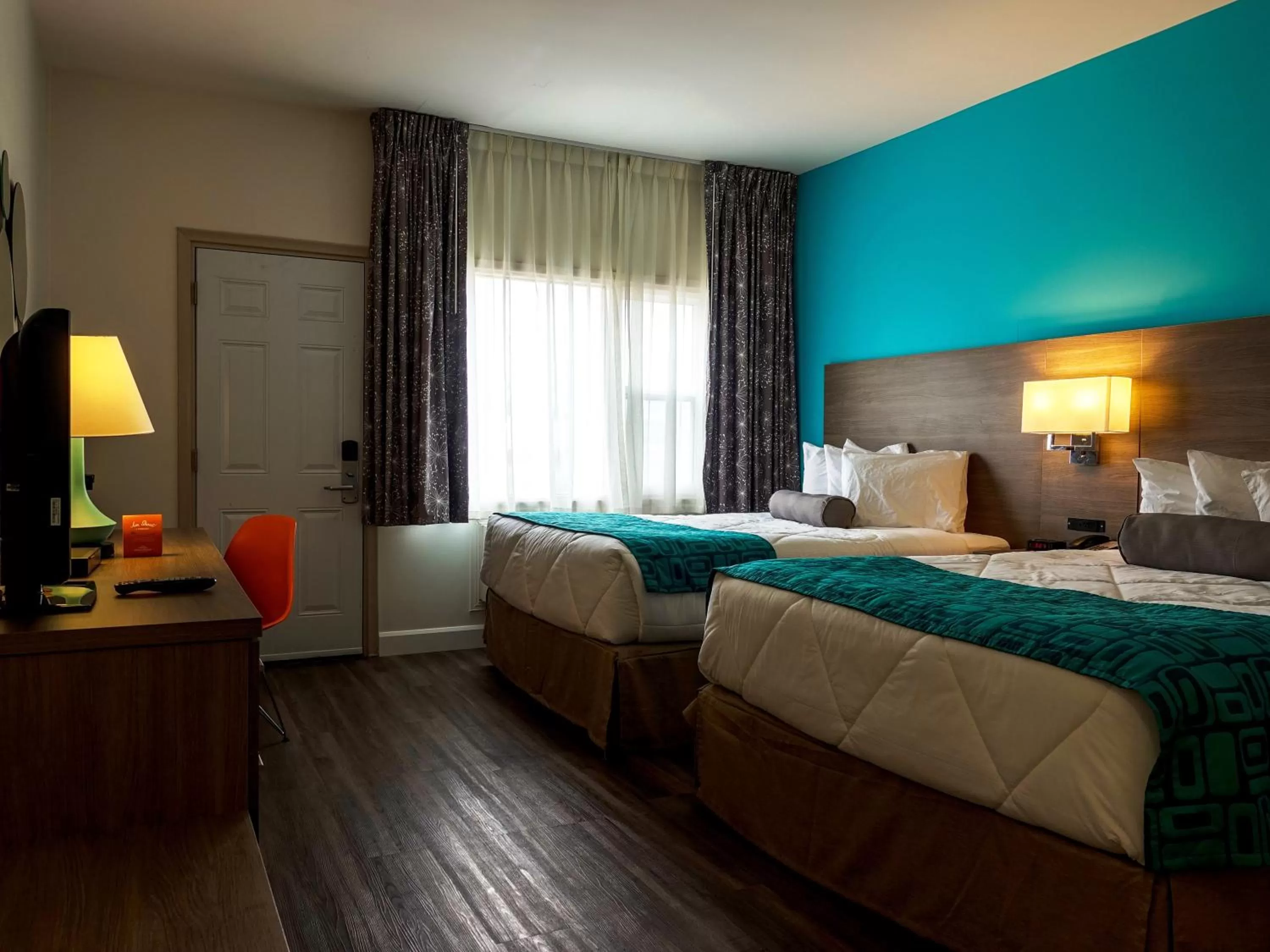 Queen Room with Two Queen Beds - Ground Floor/Non-Smoking in Howard Johnson by Wyndham Sault Ste Marie ON