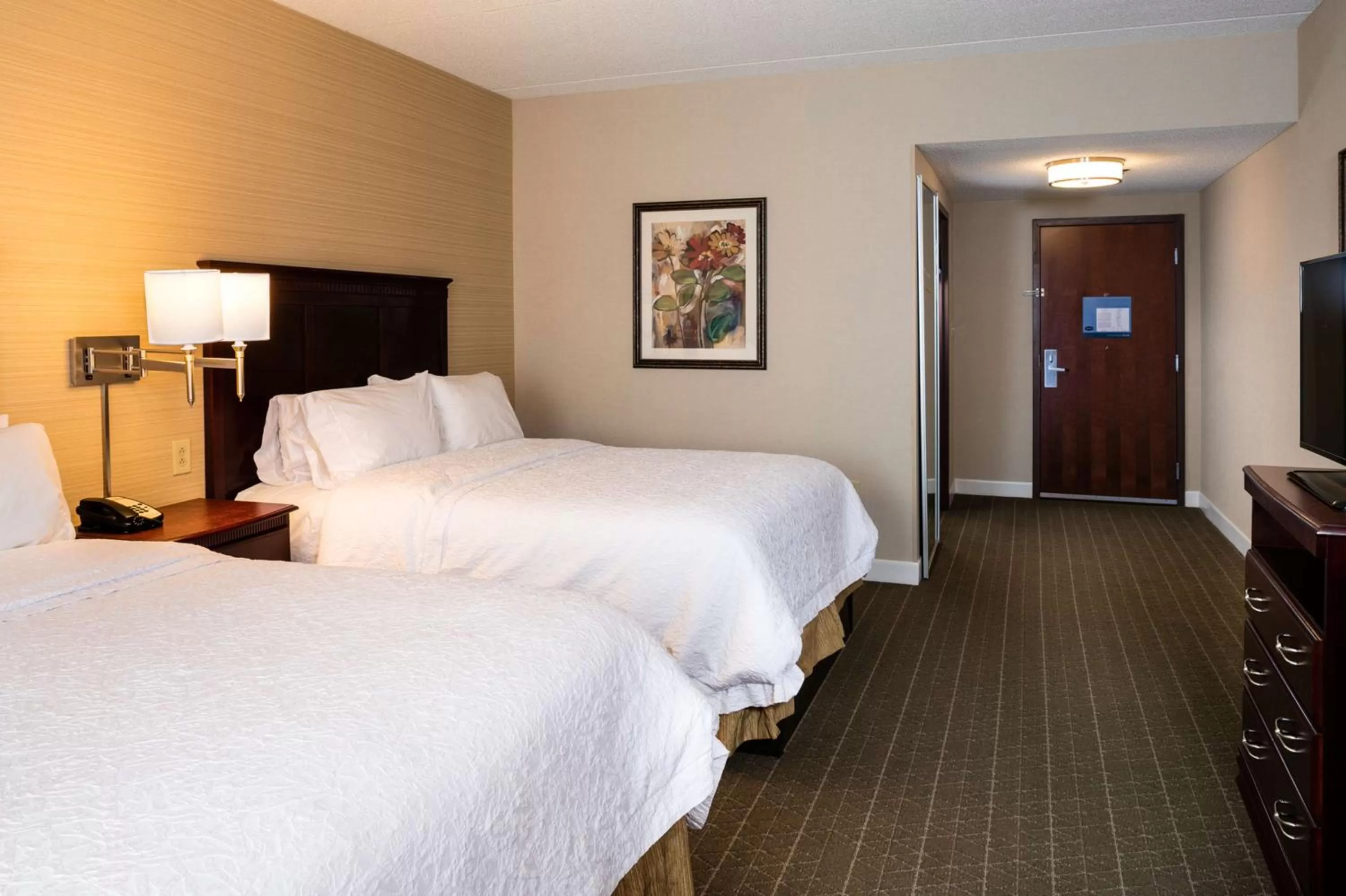 Bed in Hampton Inn & Suites Toledo-Perrysburg