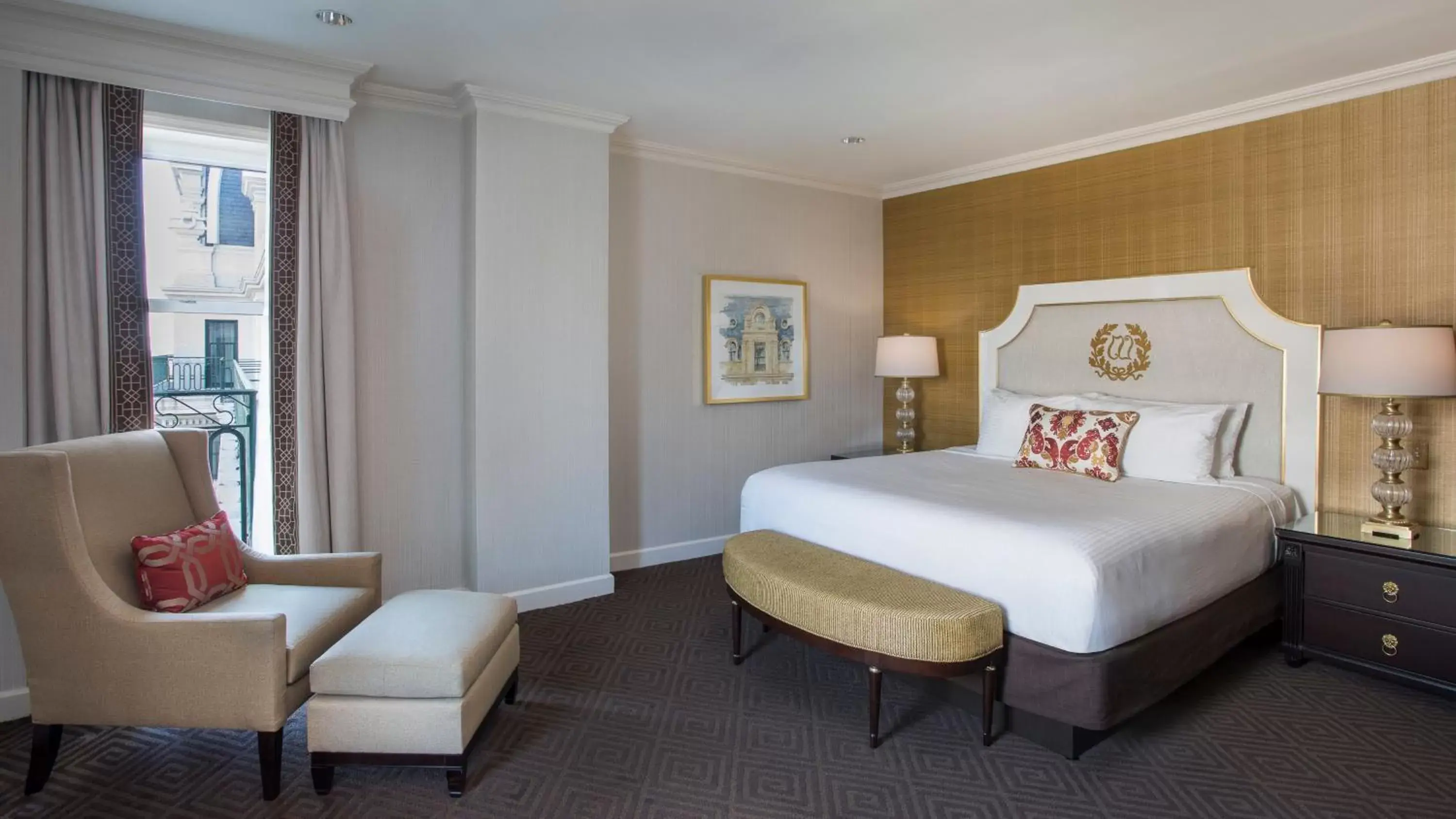 Photo of the whole room, Bed in Willard InterContinental Washington, an IHG Hotel