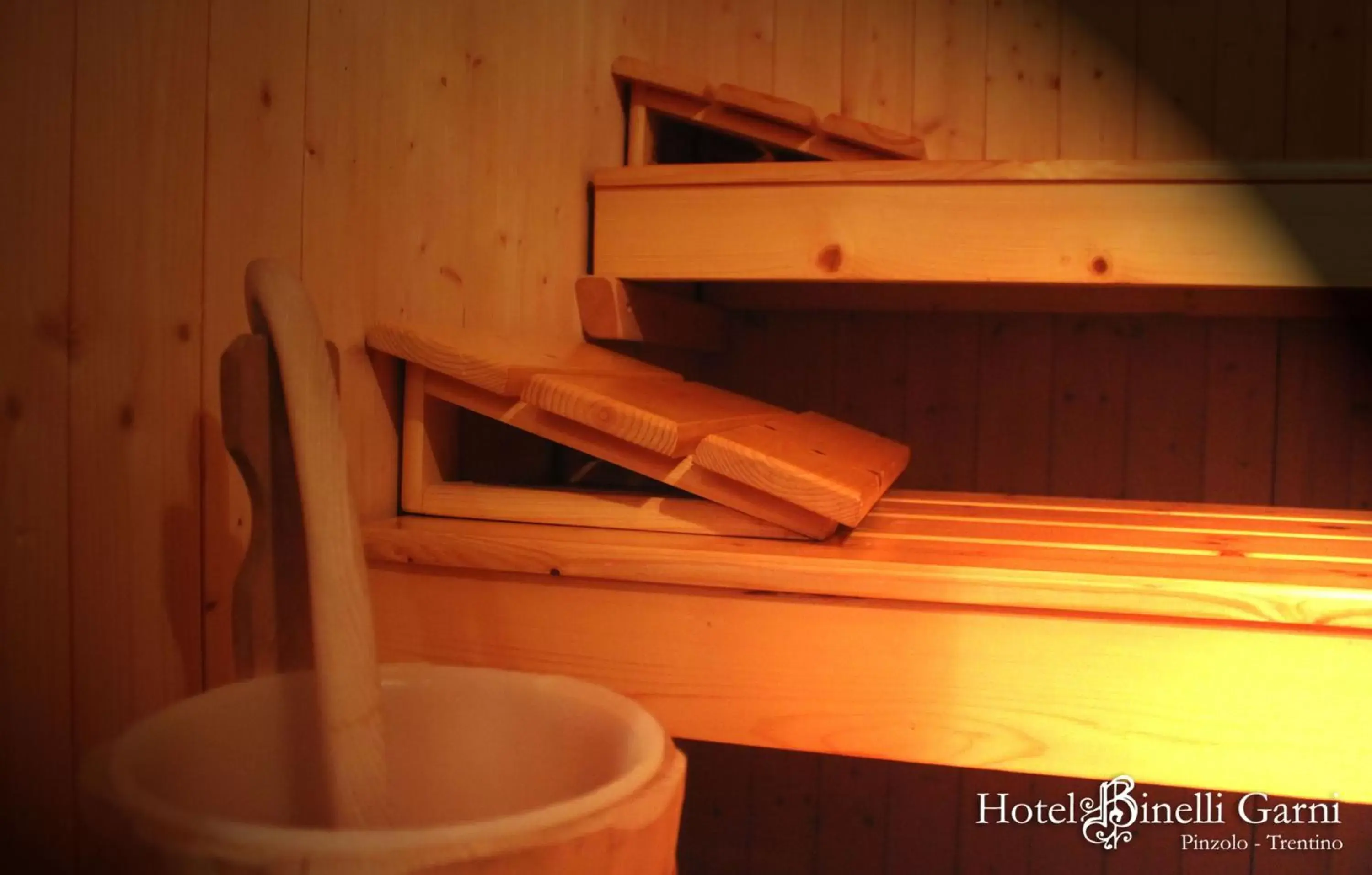 Sauna, Bunk Bed in Hotel Binelli