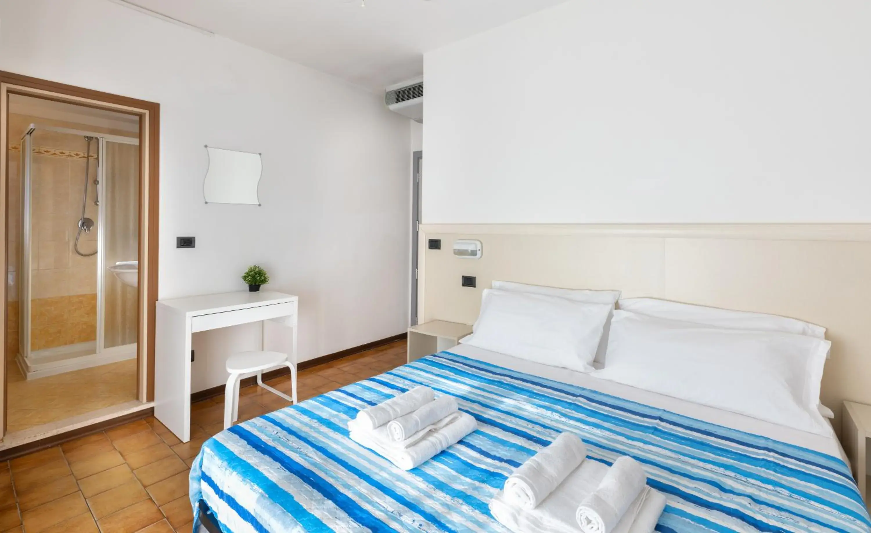 Bed in Hotel Mignon Riccione Fronte Mare