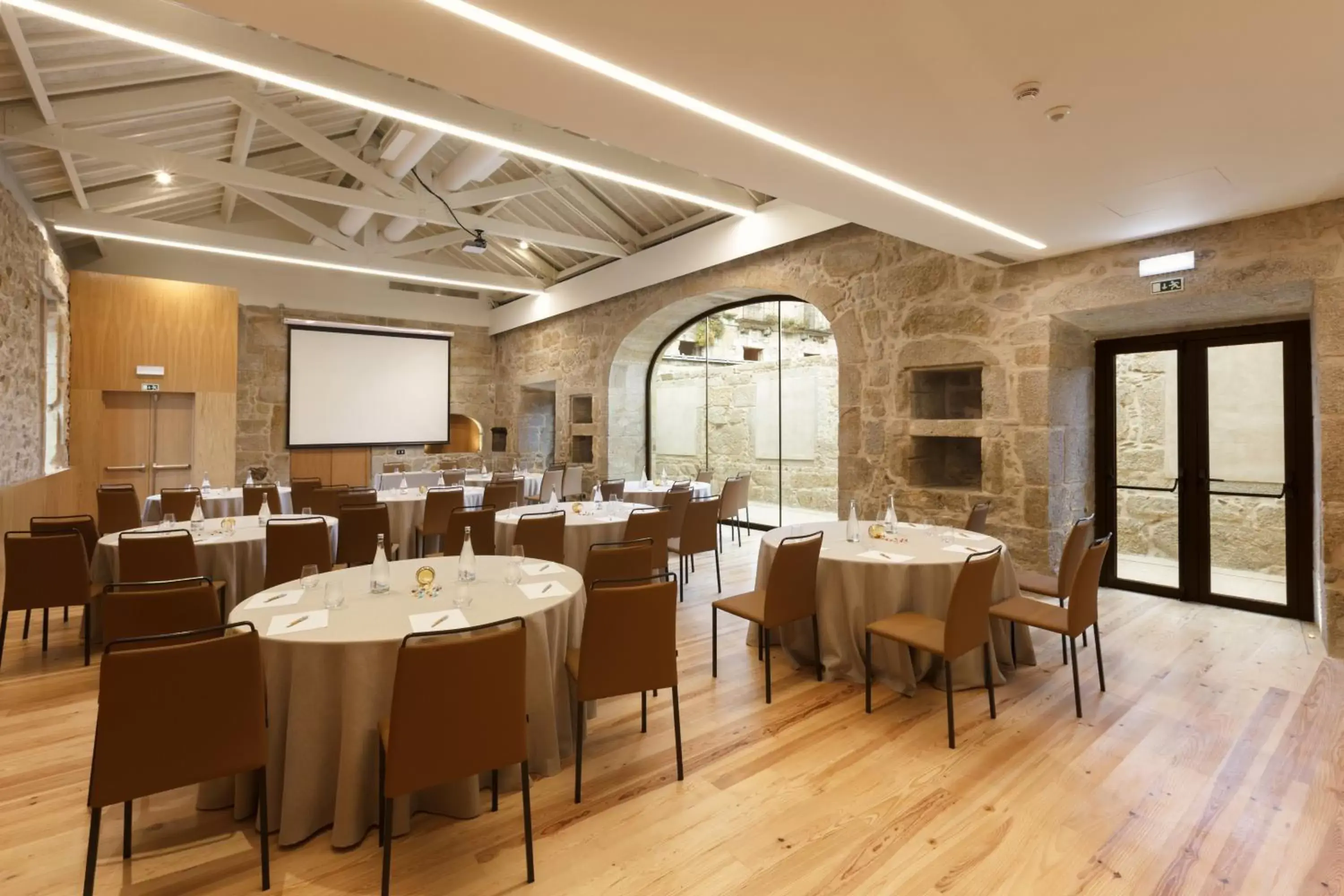 Business facilities in NEYA Porto Hotel