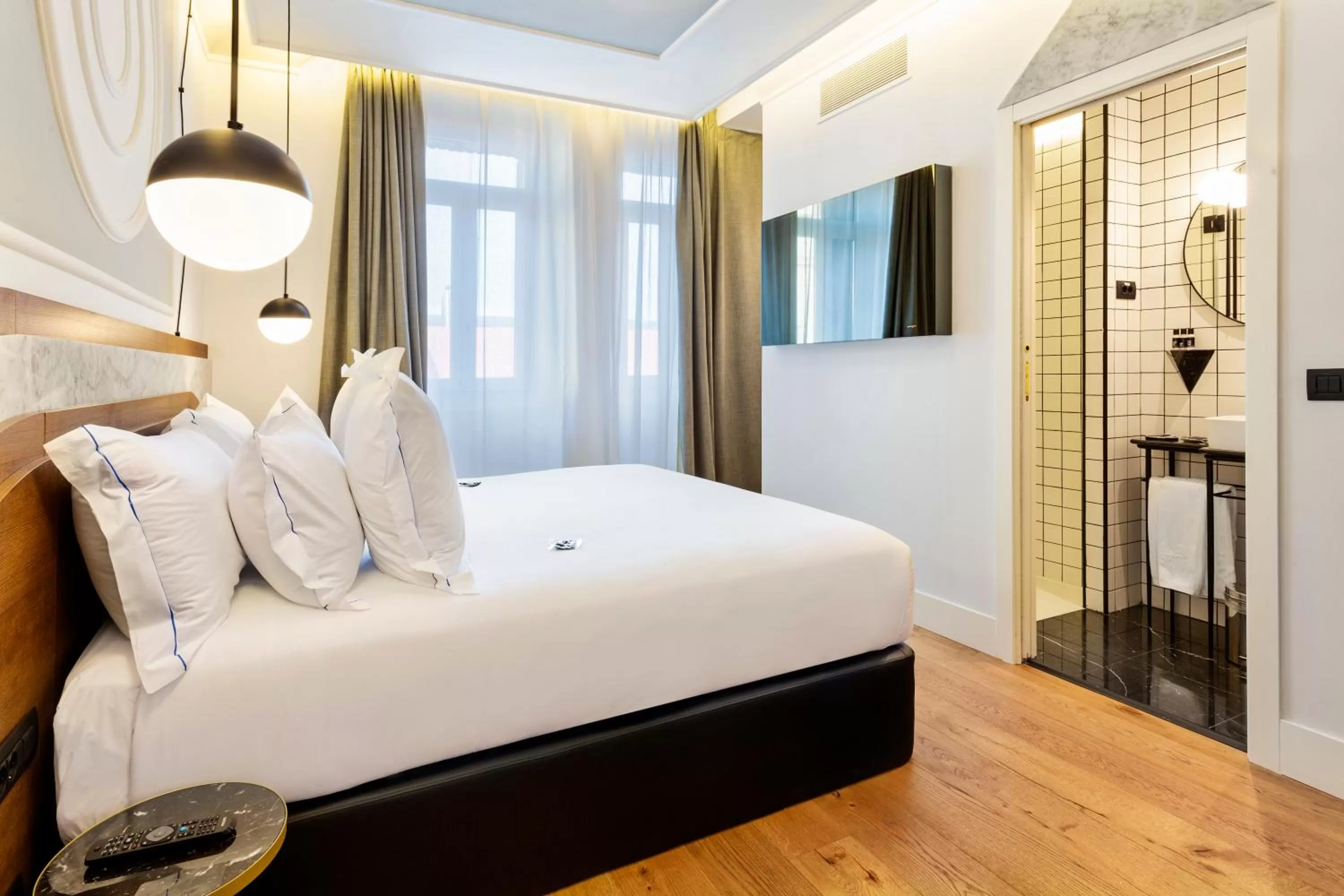 Bed in One Shot Fortuny