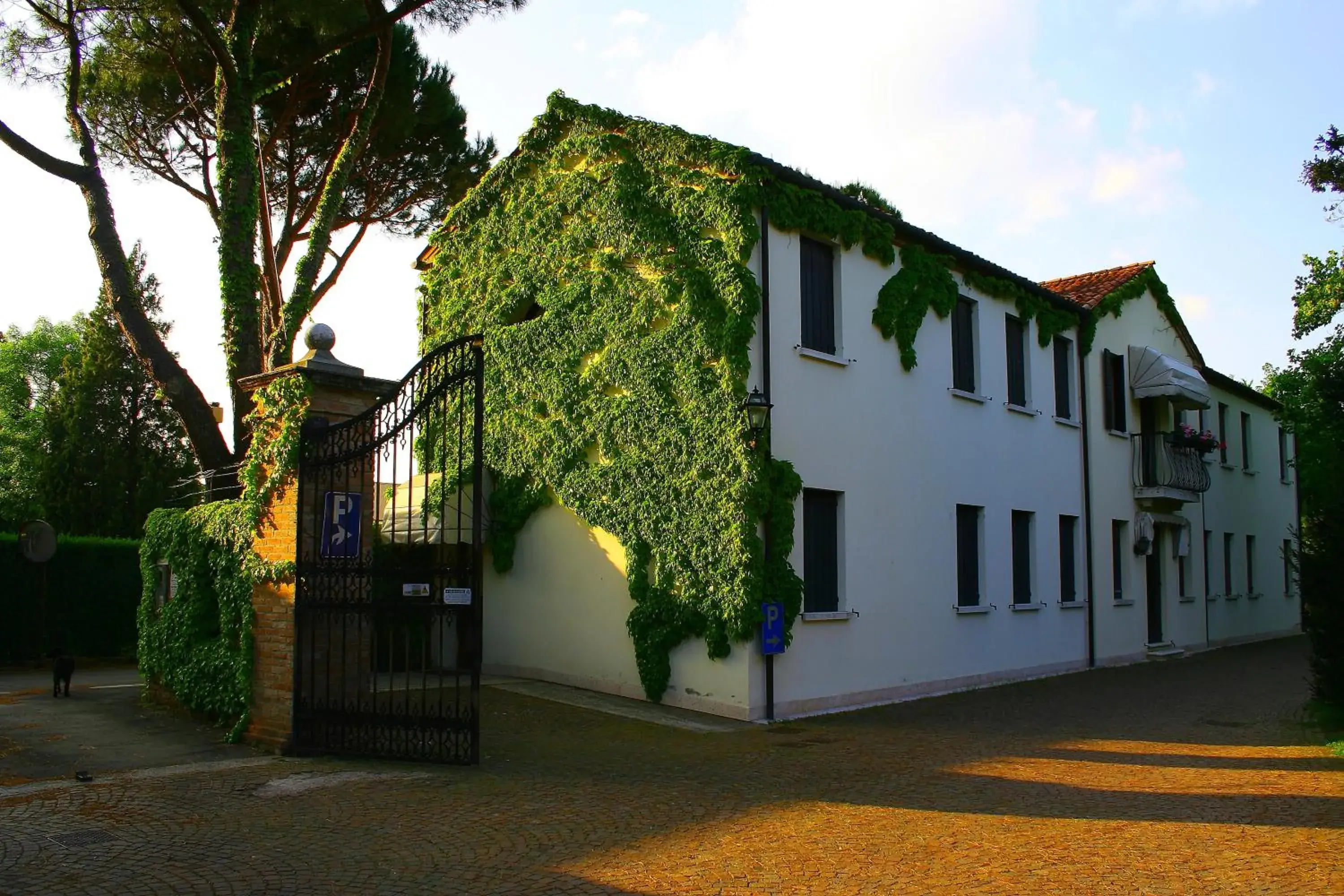 Facade/entrance, Property Building in Park Hotel Villa Giustinian