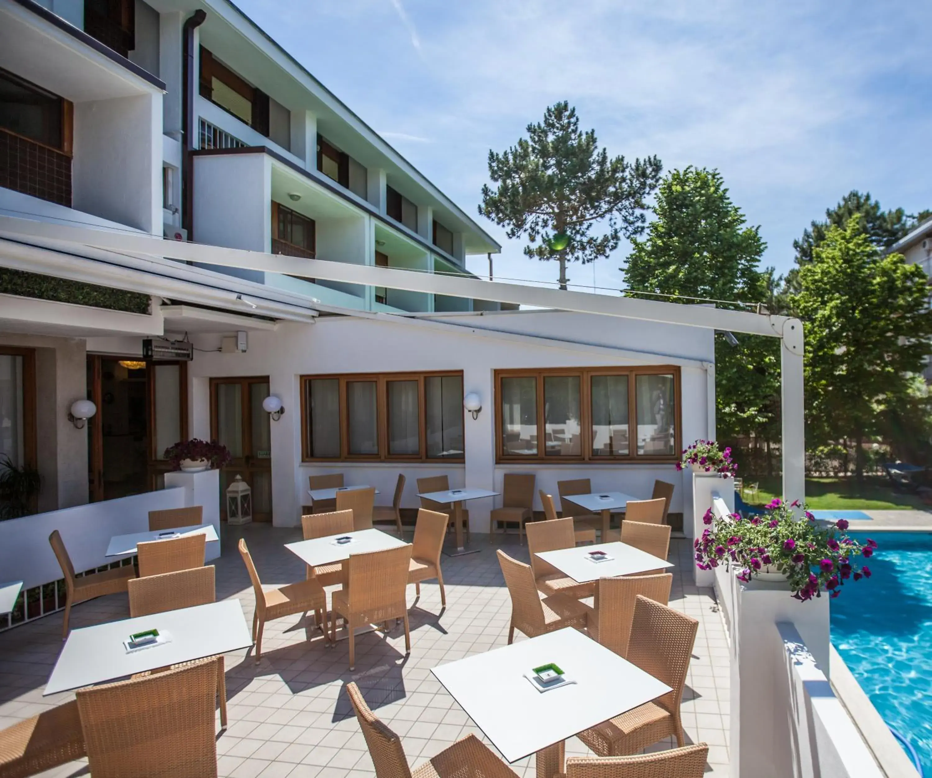 Patio, Restaurant/Places to Eat in Hotel Mar Del Plata