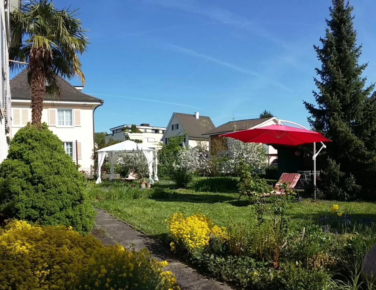 Garden, Property Building in B&B Kalimera Pratteln