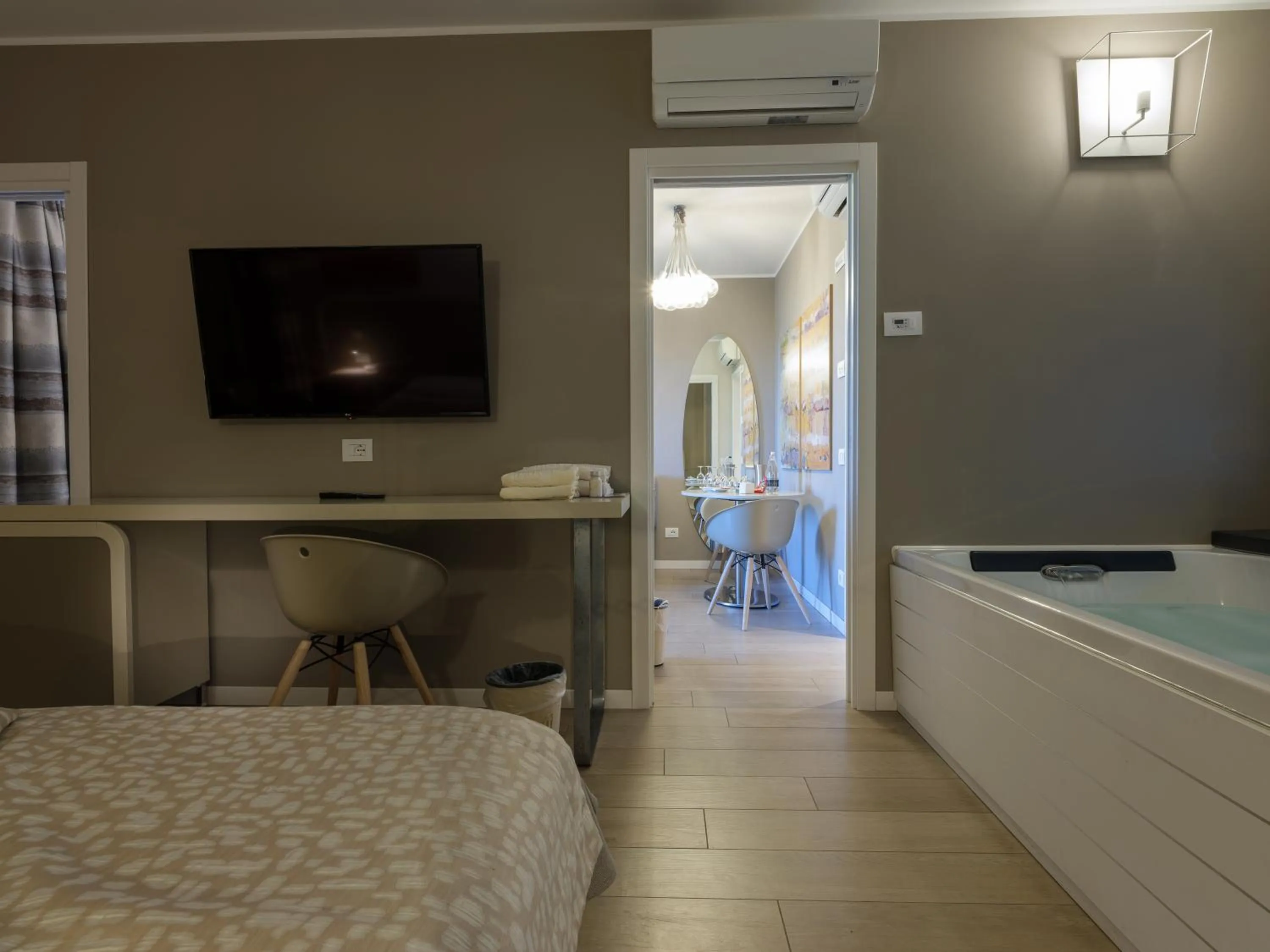 Hot Tub, Bed in Parc Hotel Germano Suites & Apartments