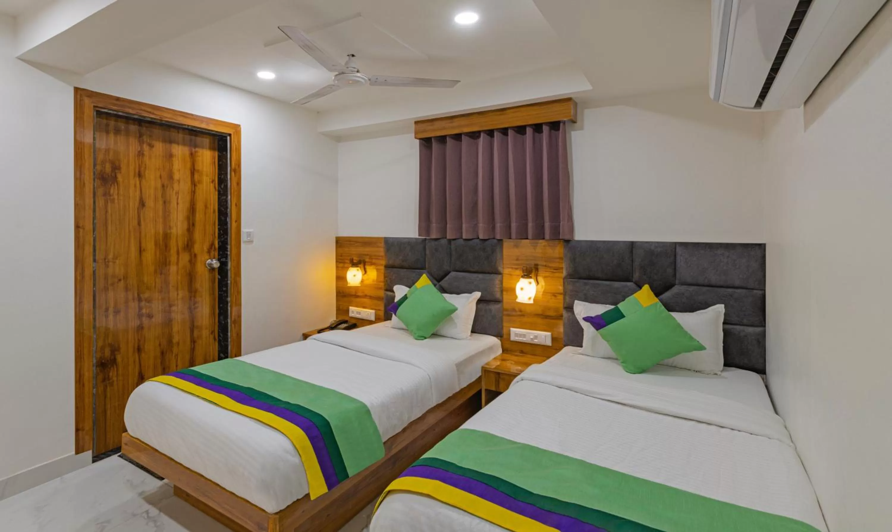 Bedroom, Bed in Treebo Prince Plaza