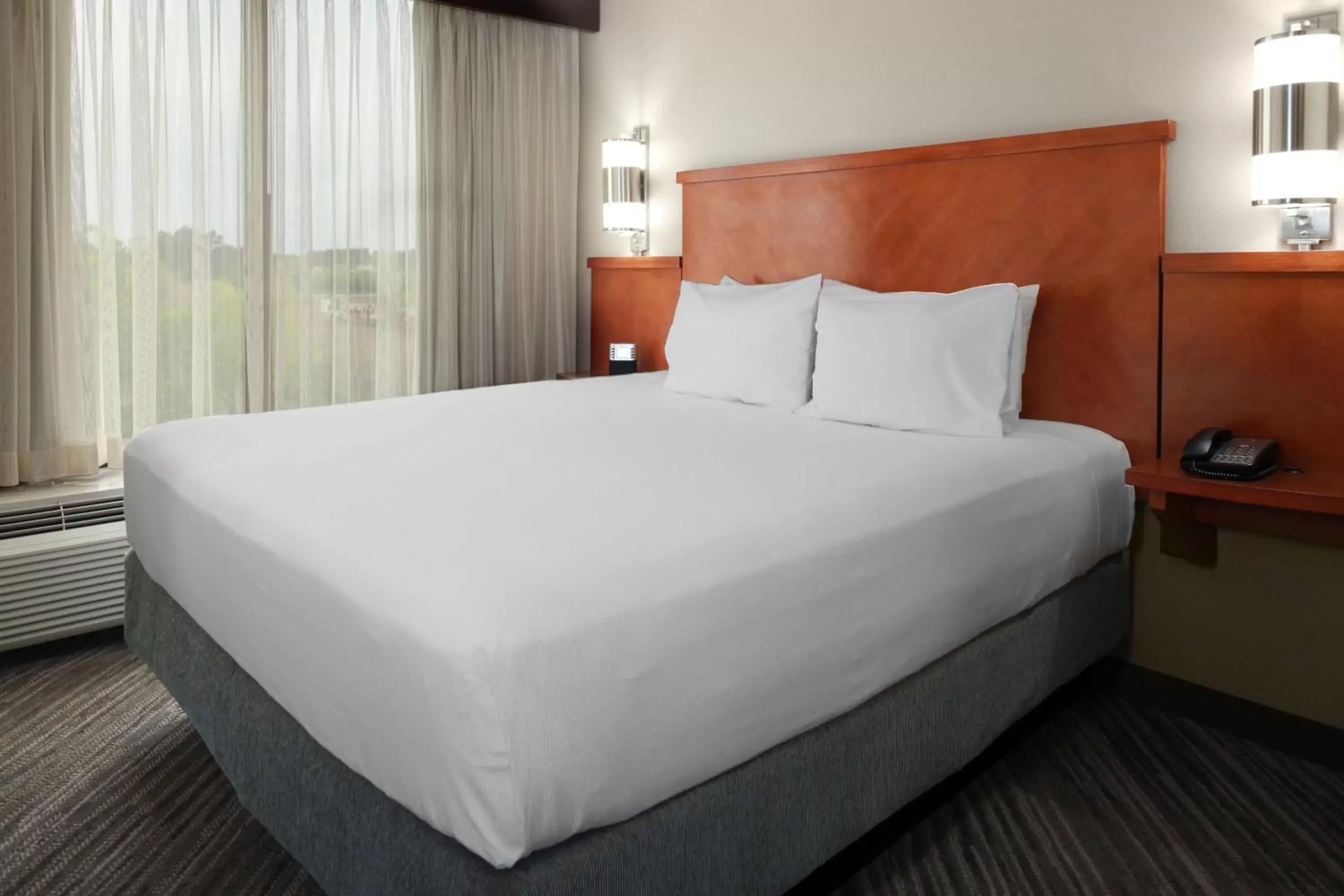 Photo of the whole room, Bed in Hyatt Place Atlanta / Norcross / Peachtree