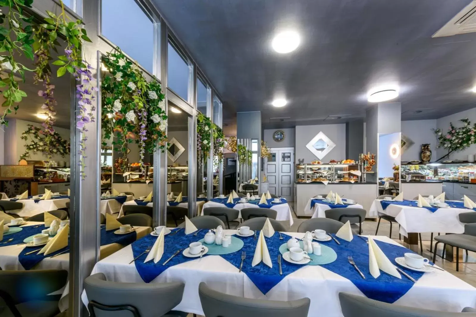 Restaurant/Places to Eat in Hotel Rivoli