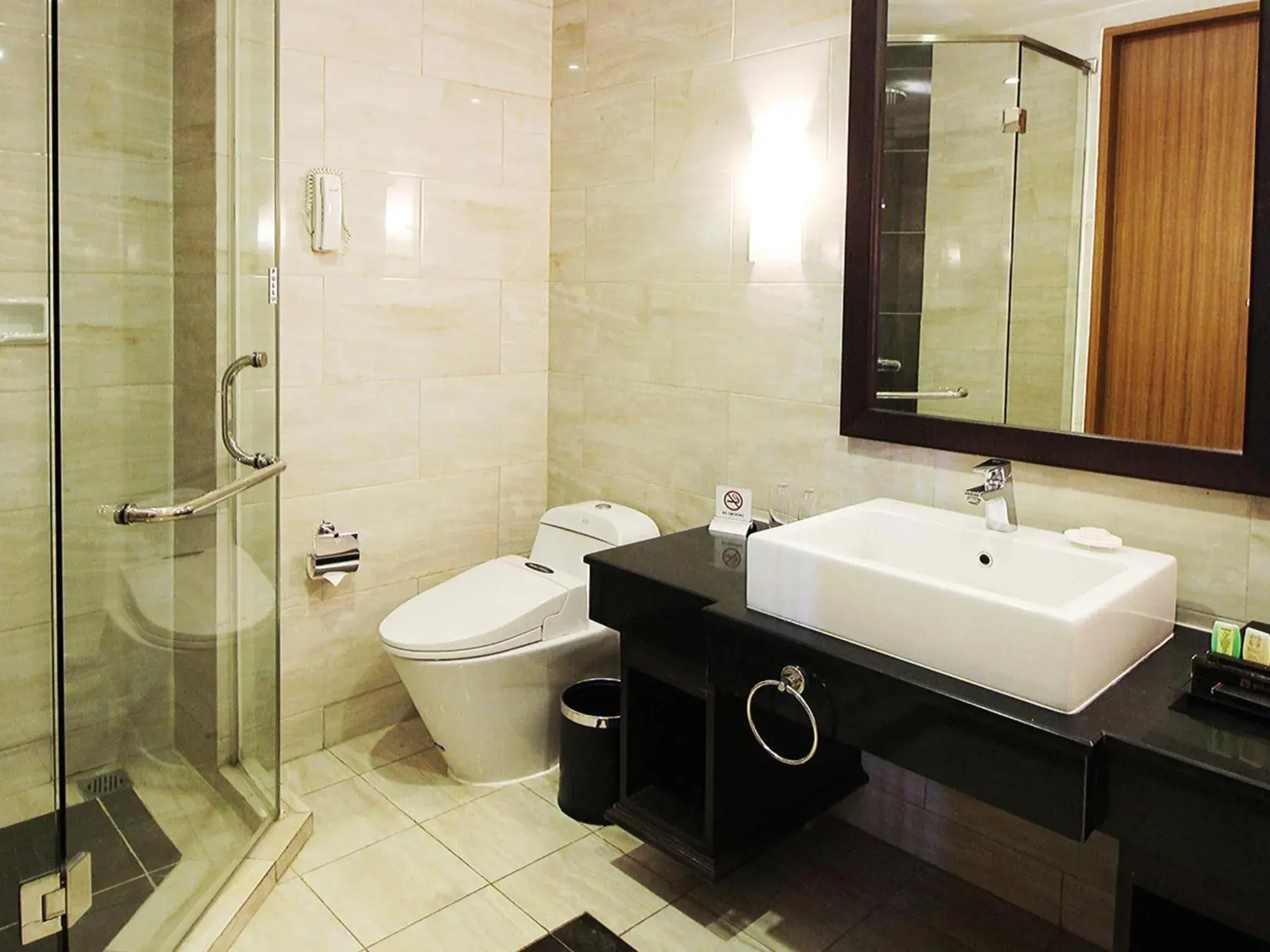 Bathroom in Java Palace Hotel