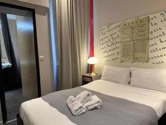 Bed in Hôtel Les Voyageurs