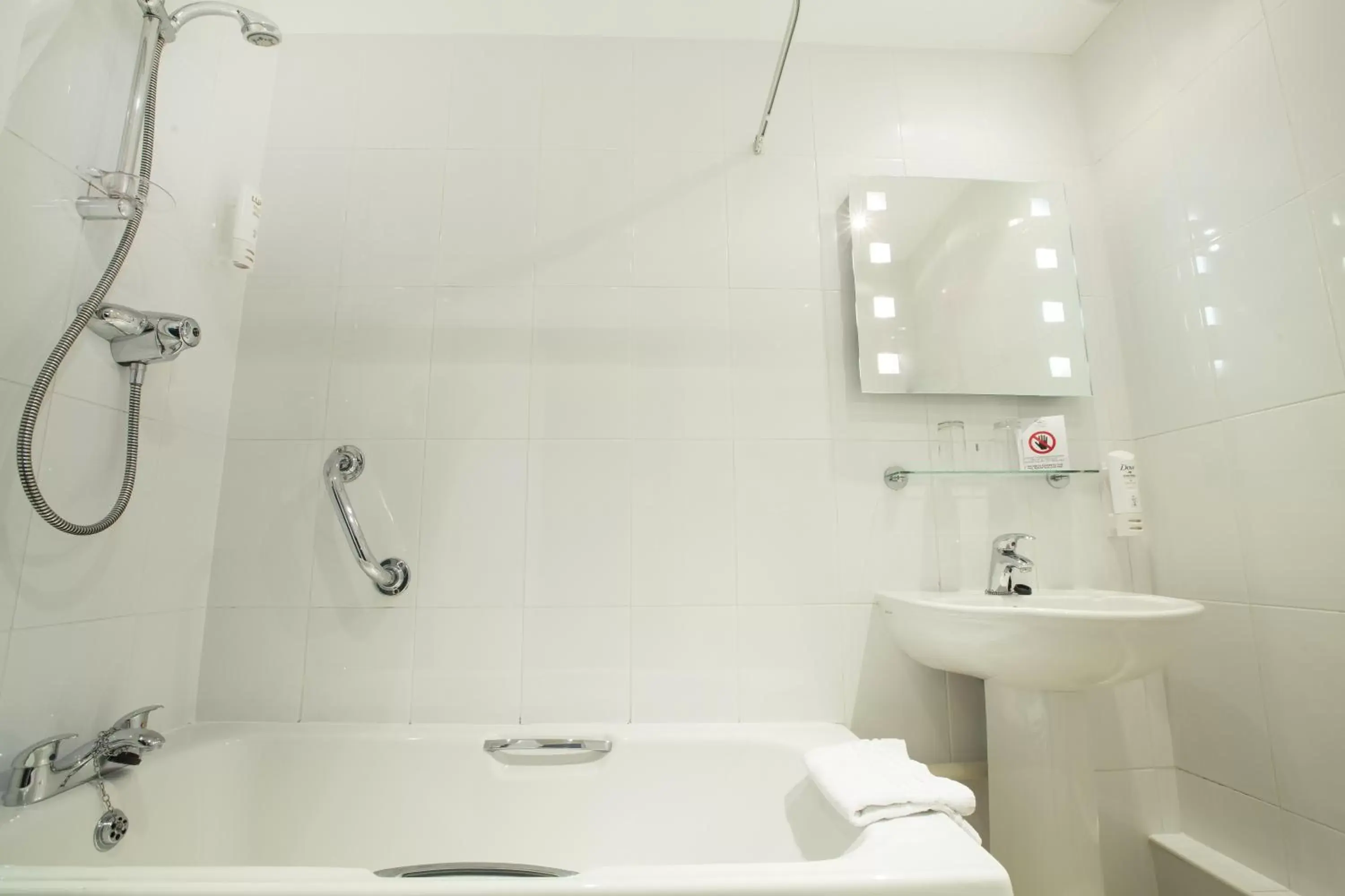 Bathroom in Normandy Hotel (Near Glasgow Airport)