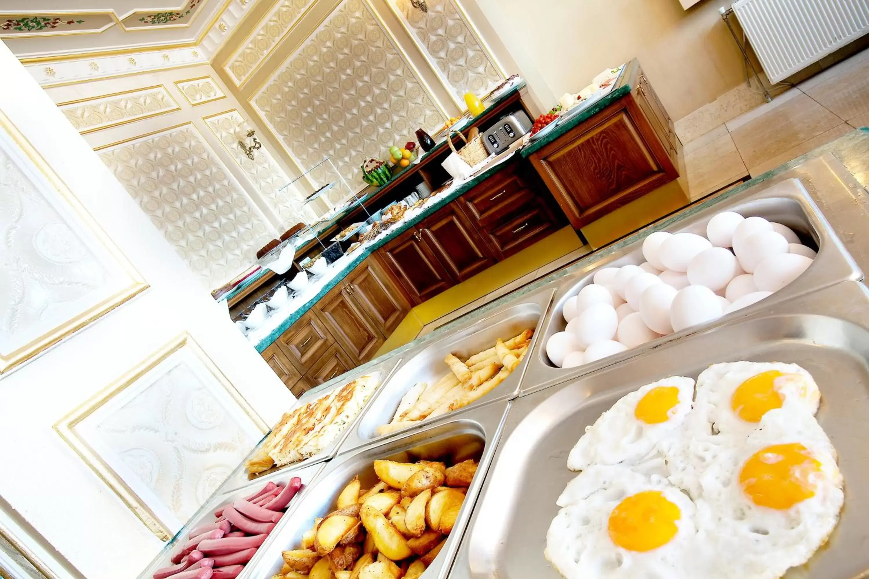 Buffet breakfast in Hotel Sumengen