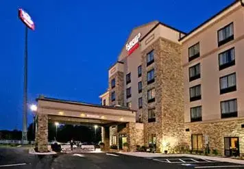 Facade/entrance, Property Building in Fairfield Inn Suites Elkin Jonesville