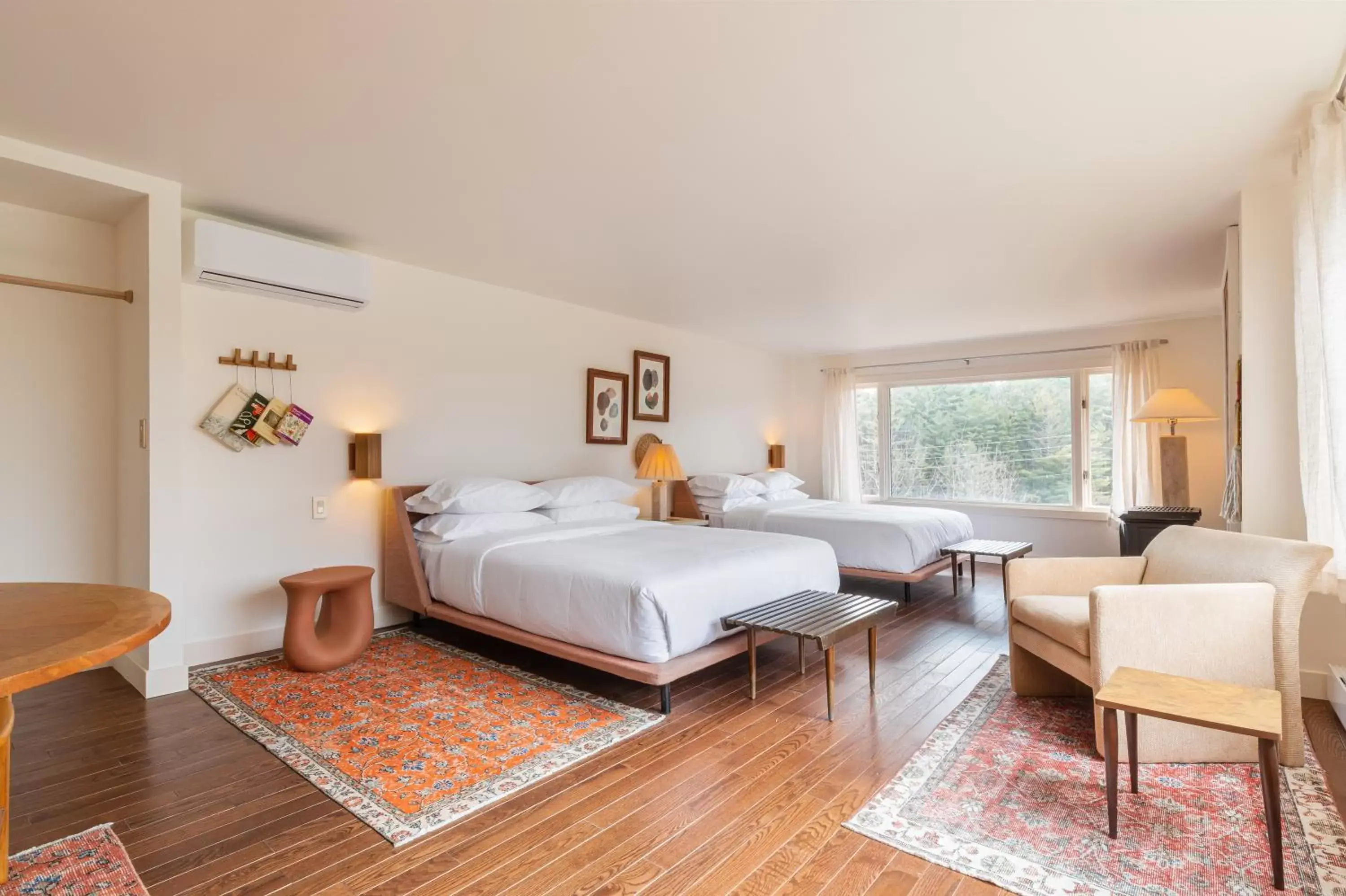 Photo of the whole room, Bed in Eastwind Hotel Lake Placid Photo of the whole room, Bed in Eastwind Hotel Lake Placid