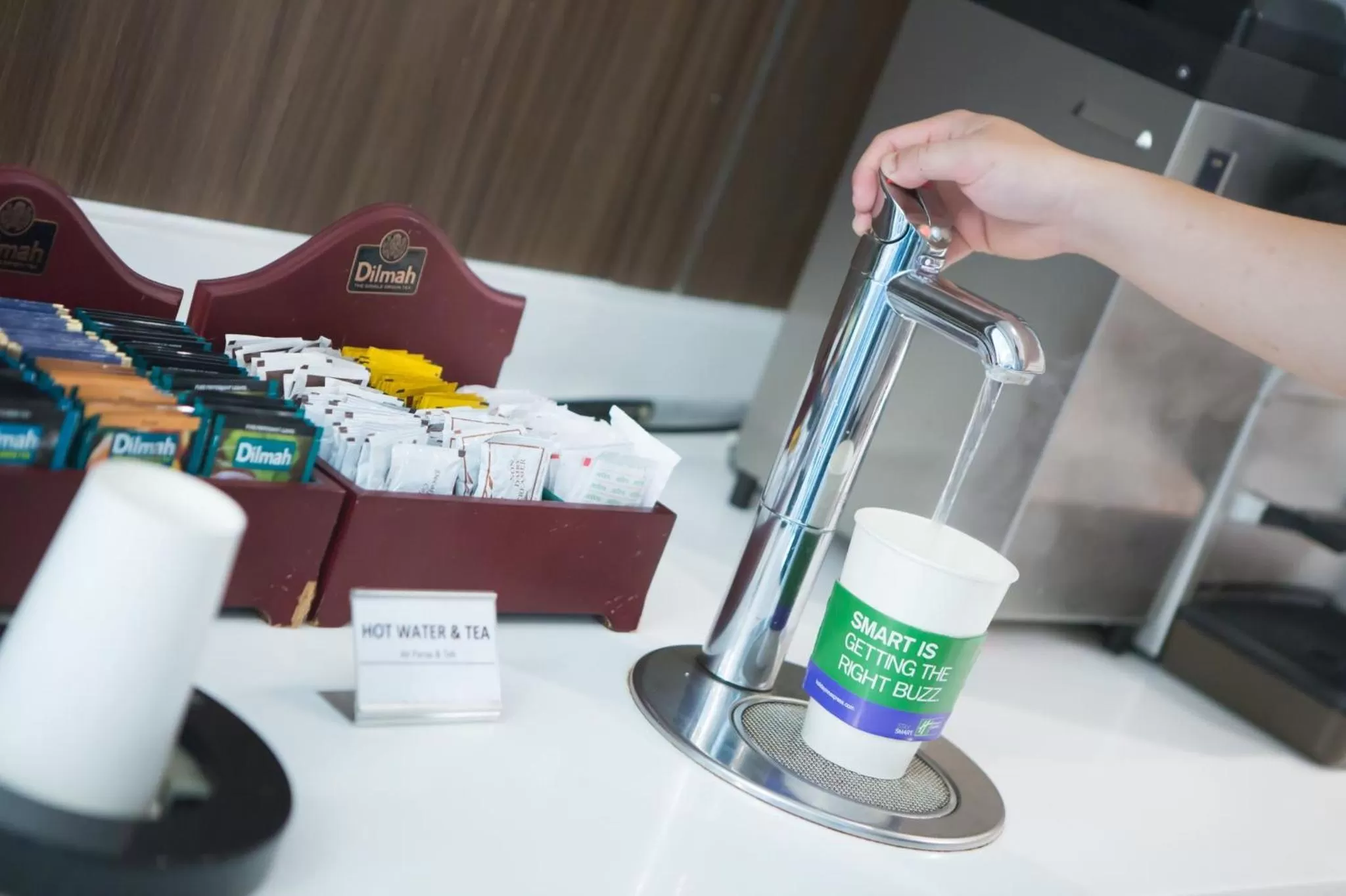 Restaurant/places to eat in Holiday Inn Express Jakarta International Expo by IHG