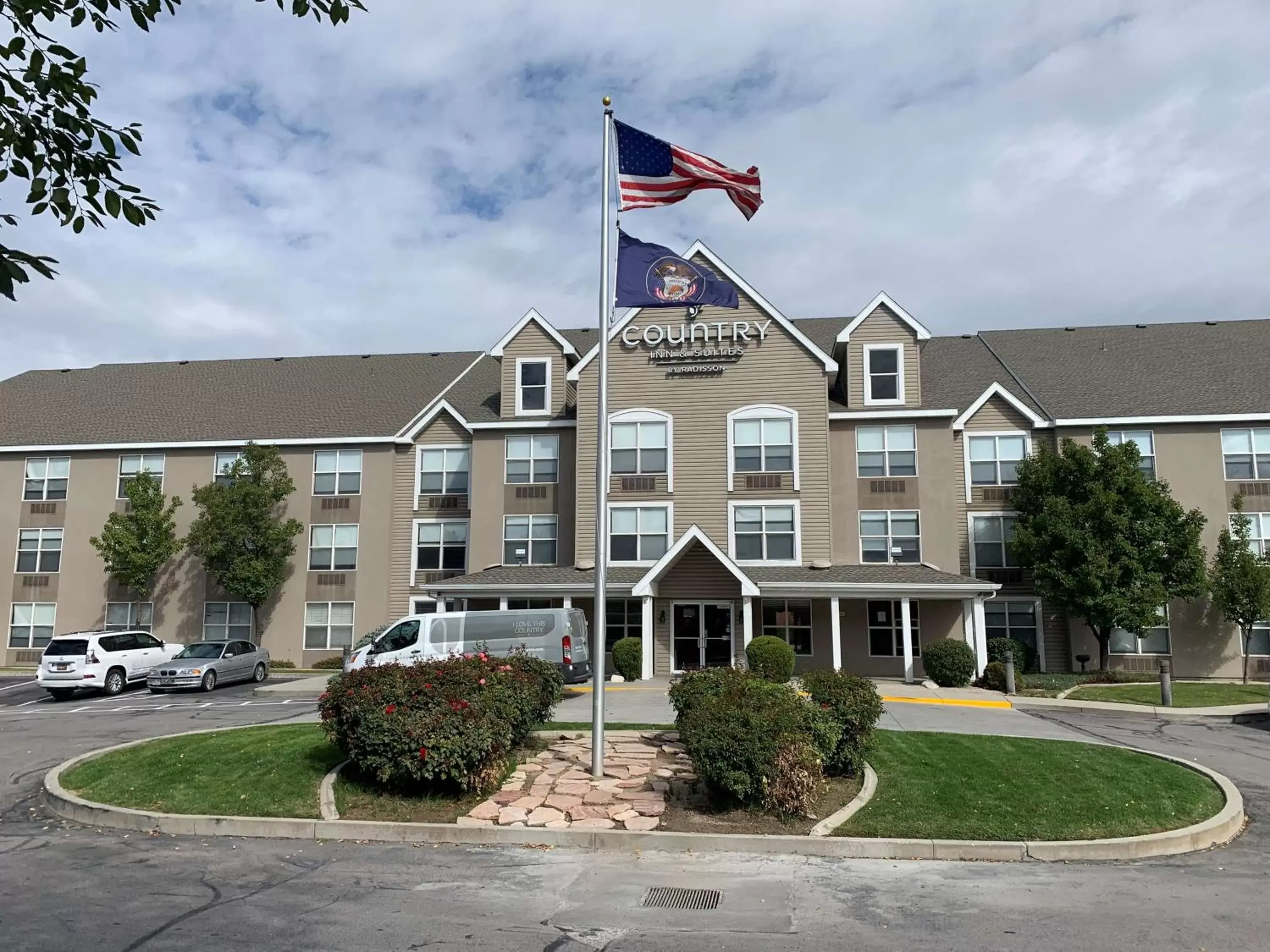 Property building in Country Inn & Suites by Radisson, West Valley City, UT