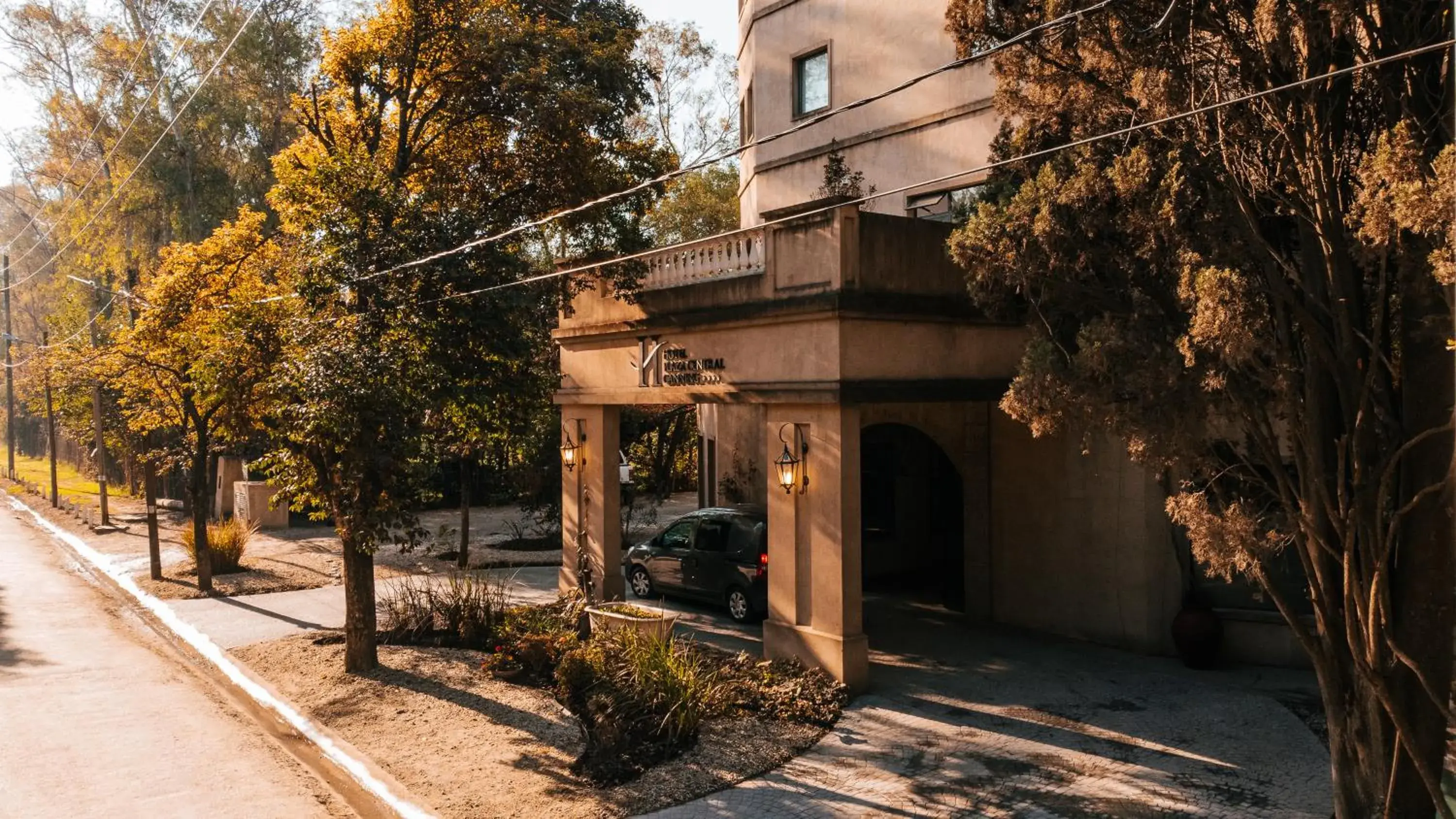 Facade/entrance, Property Building in Hotel Plaza Central Canning